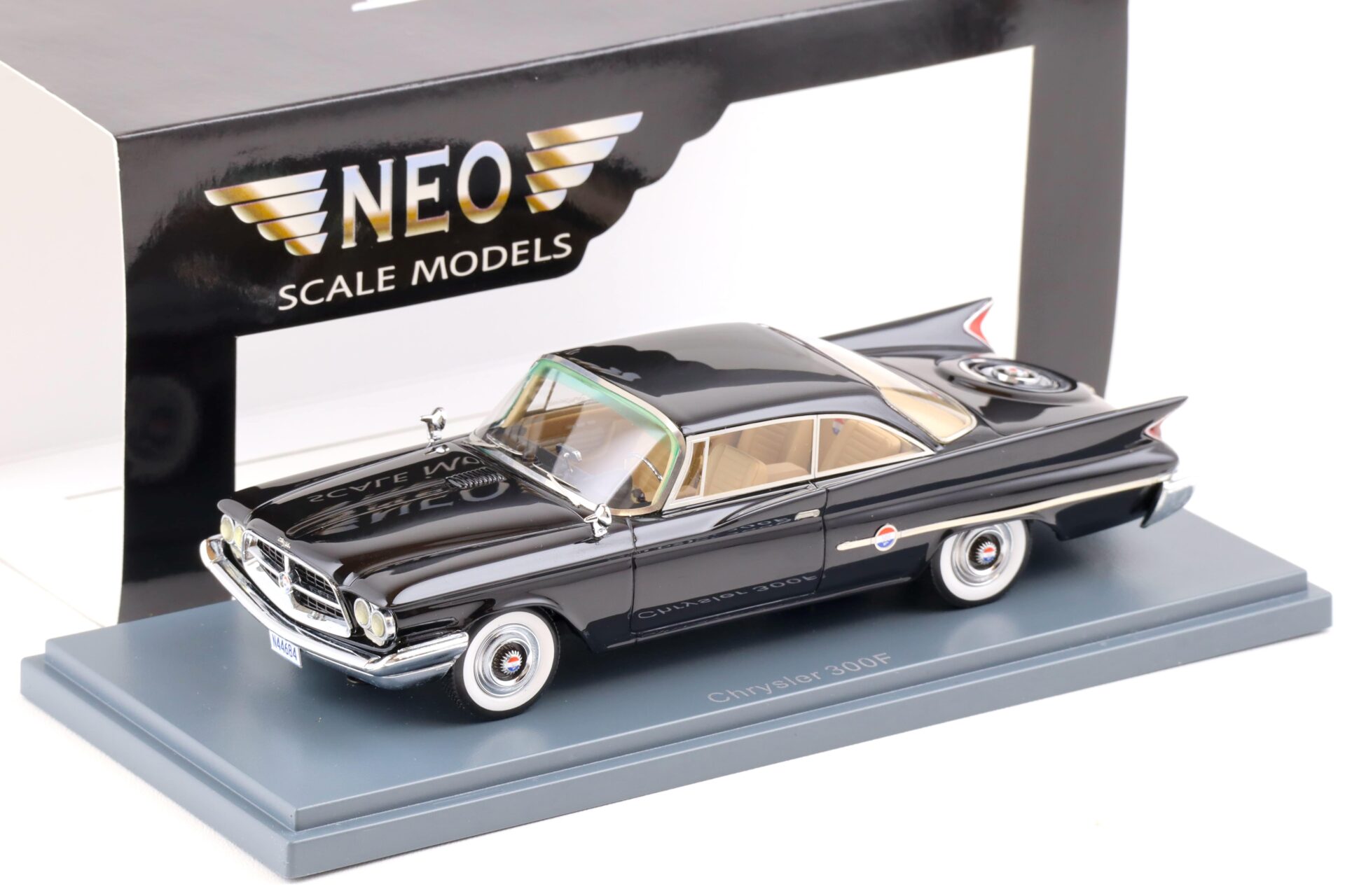 1:43 NEO Chrysler 300F Coupe black/ beige 1960