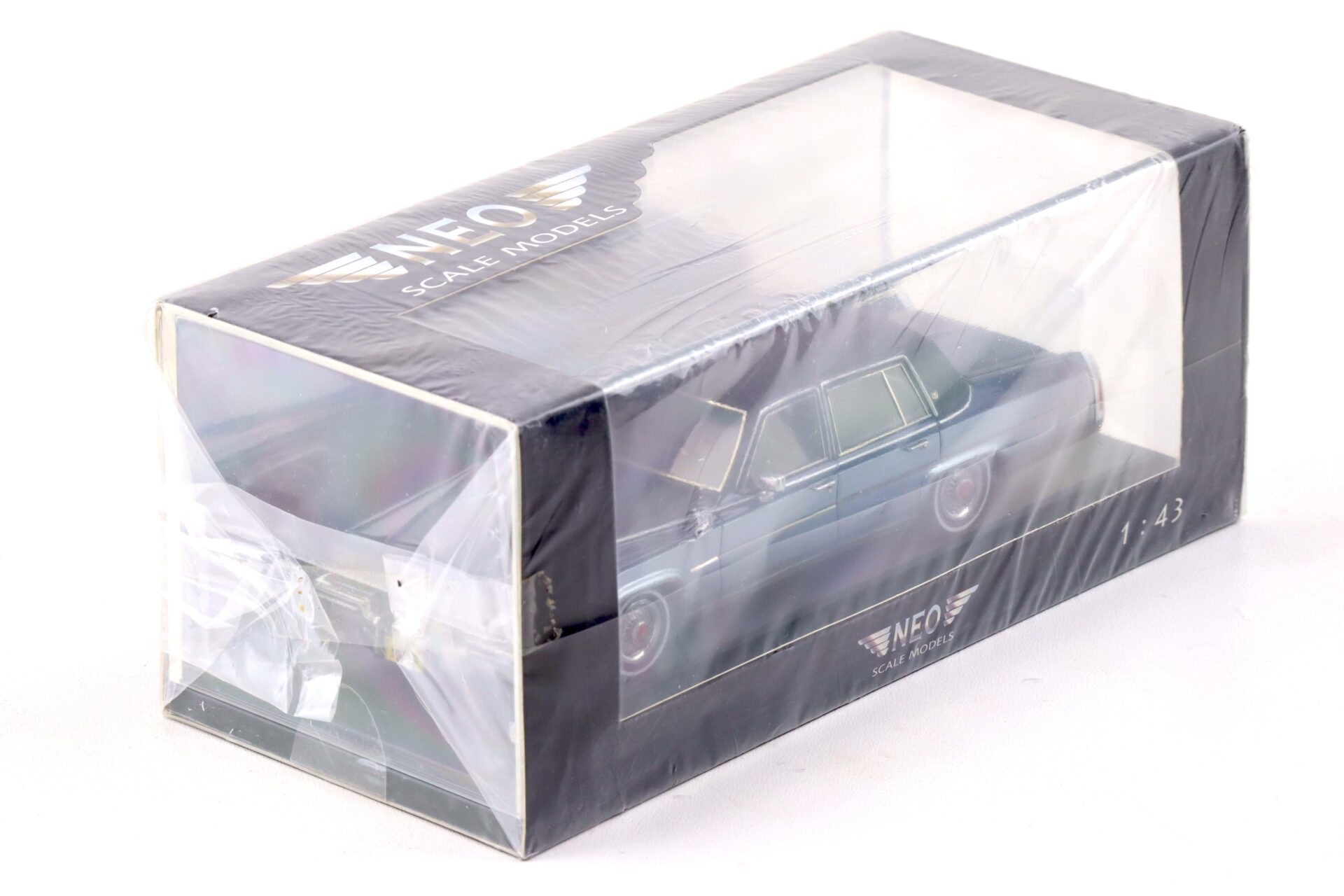 1:43 NEO Cadillac Fleetwood Brougham Limousine blue/ light blue 1980