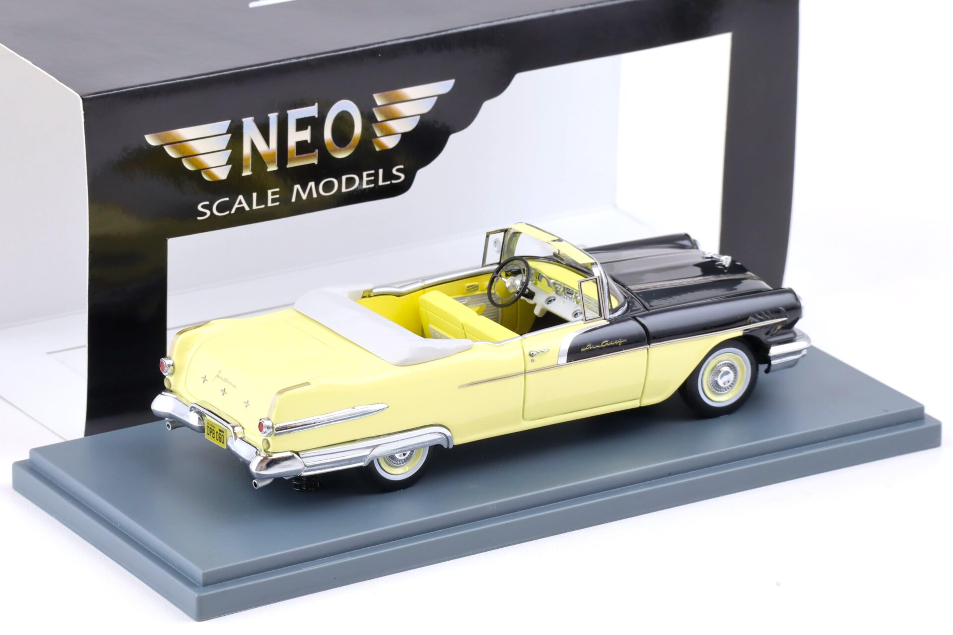 1:43 NEO Pontiac Star Chief Convertible yellow/ black 1956
