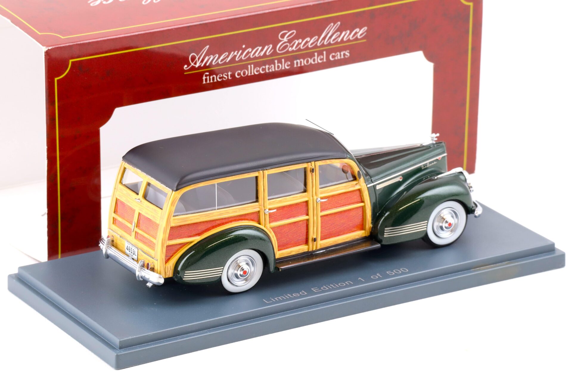 1:43 American Excellence NEO Packard 110 Deluxe Wagon green/ black 1941