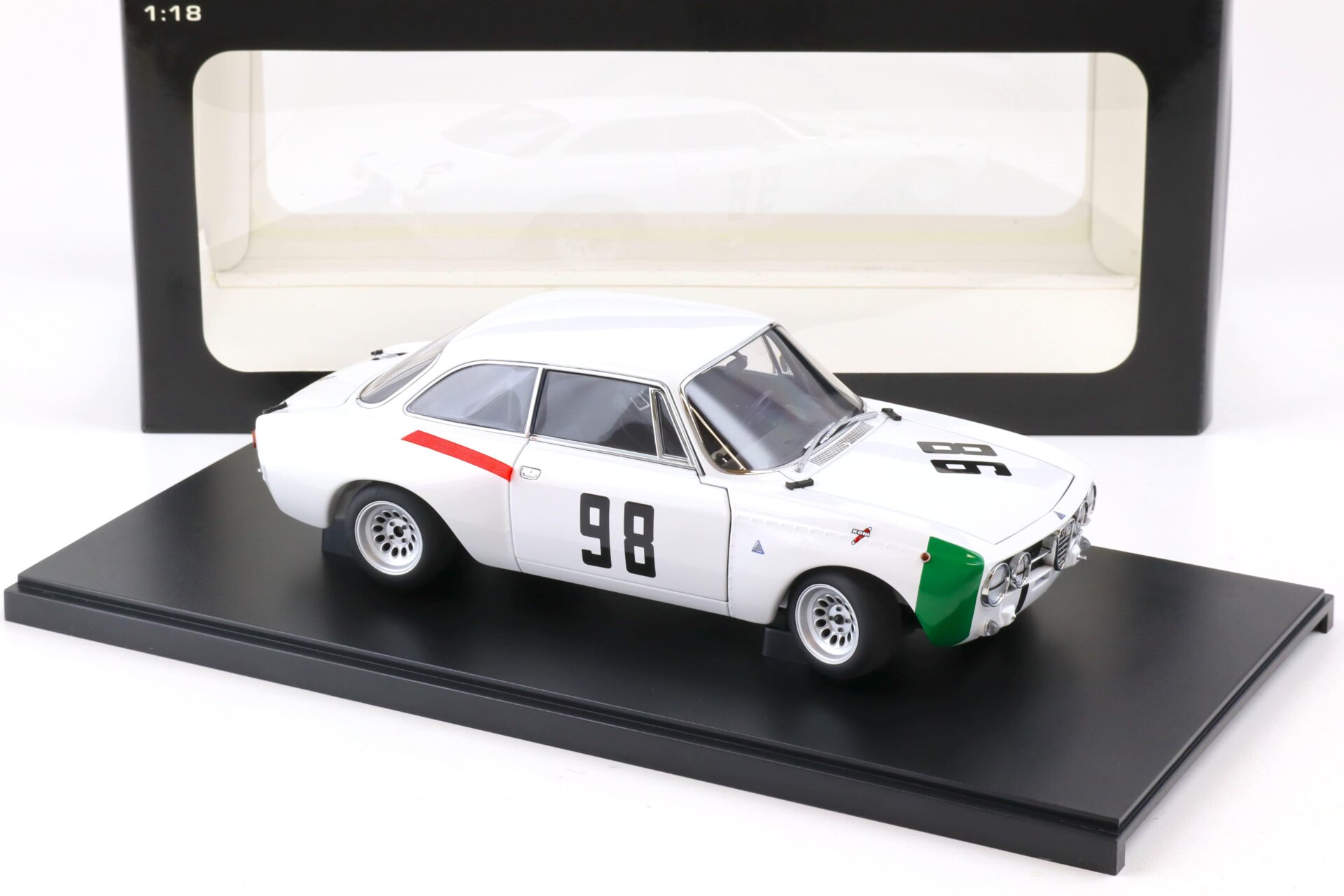 1:18 AUTOart Alfa Romeo Giulia GTAm Monza 1970 Hezemans #98 white