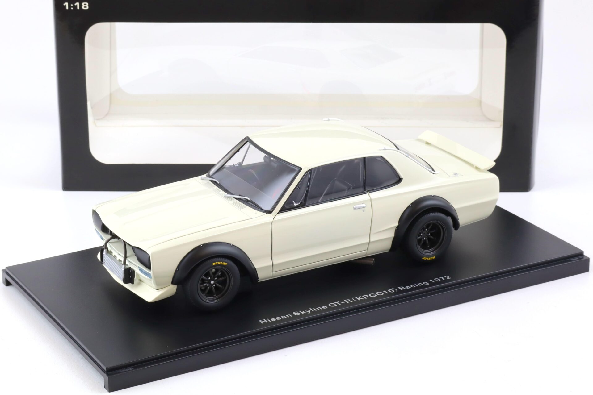 1:18 AUTOart Nissan Skyline GT-R (KPGC-10) Racing 1972 white