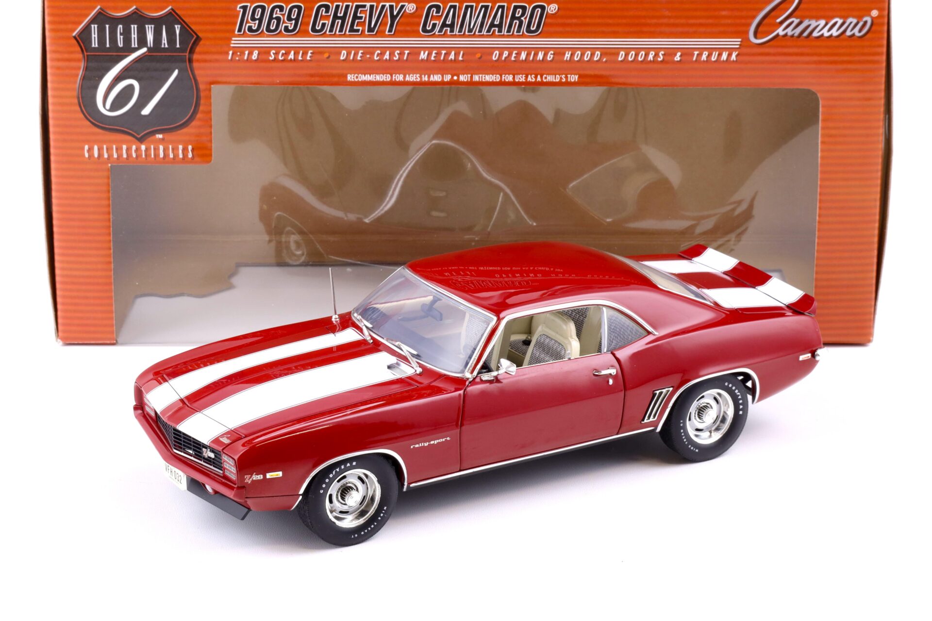 ID 85376 orig 1.jpg 1:18 Highway61 Chevrolet Camaro Z/28 Rally-Sport Coupe 1969 red/ white stripes