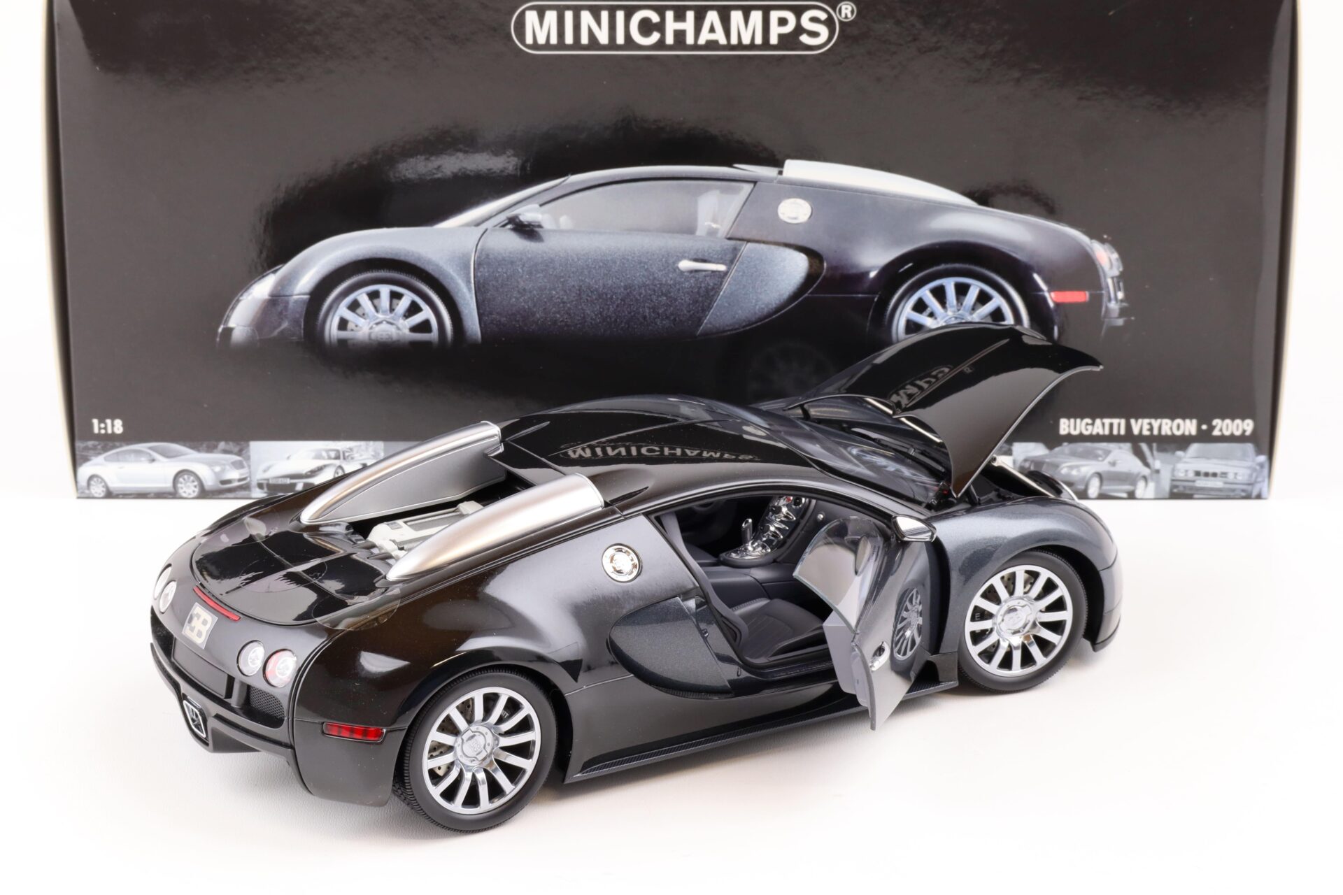 1:18 Minichamps Bugatti Veyron 2009 black metallic/ grey metallic