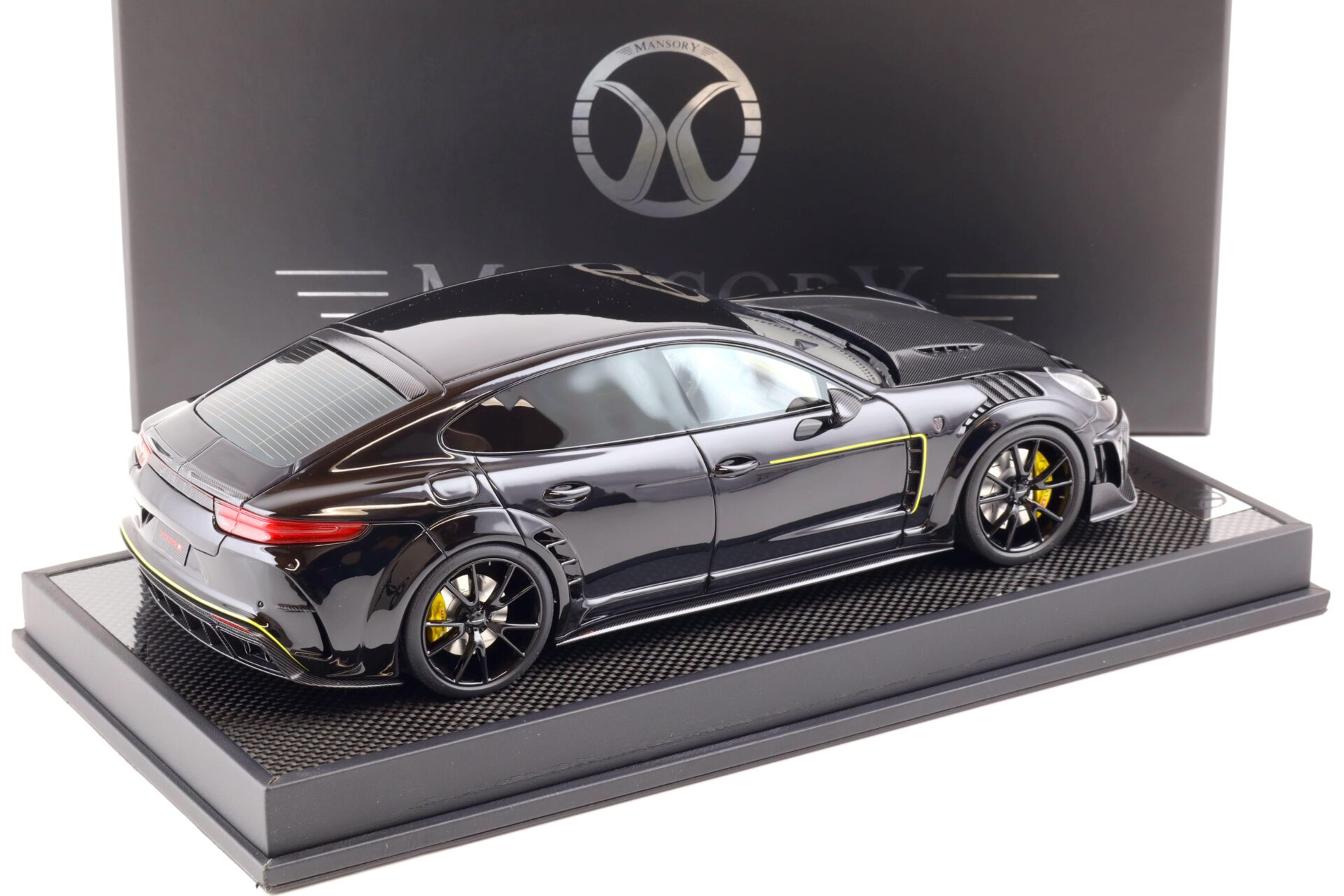 1:18 Motorhelix Porsche Panamera Mansory 2019 black/ Carbon MY18-PABK