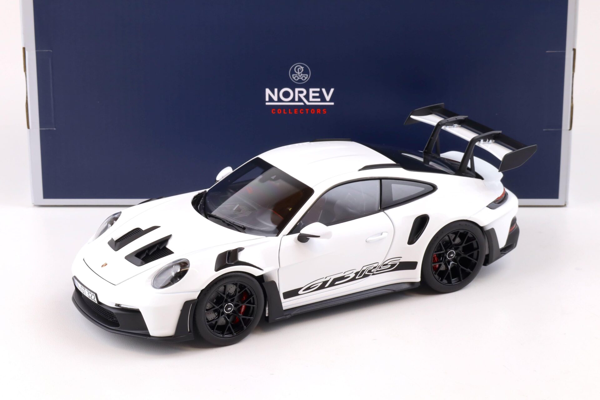 ID 85637 orig.jpg 1:18 Norev Porsche 911 (992) GT3 RS Coupe 2022 white 187361