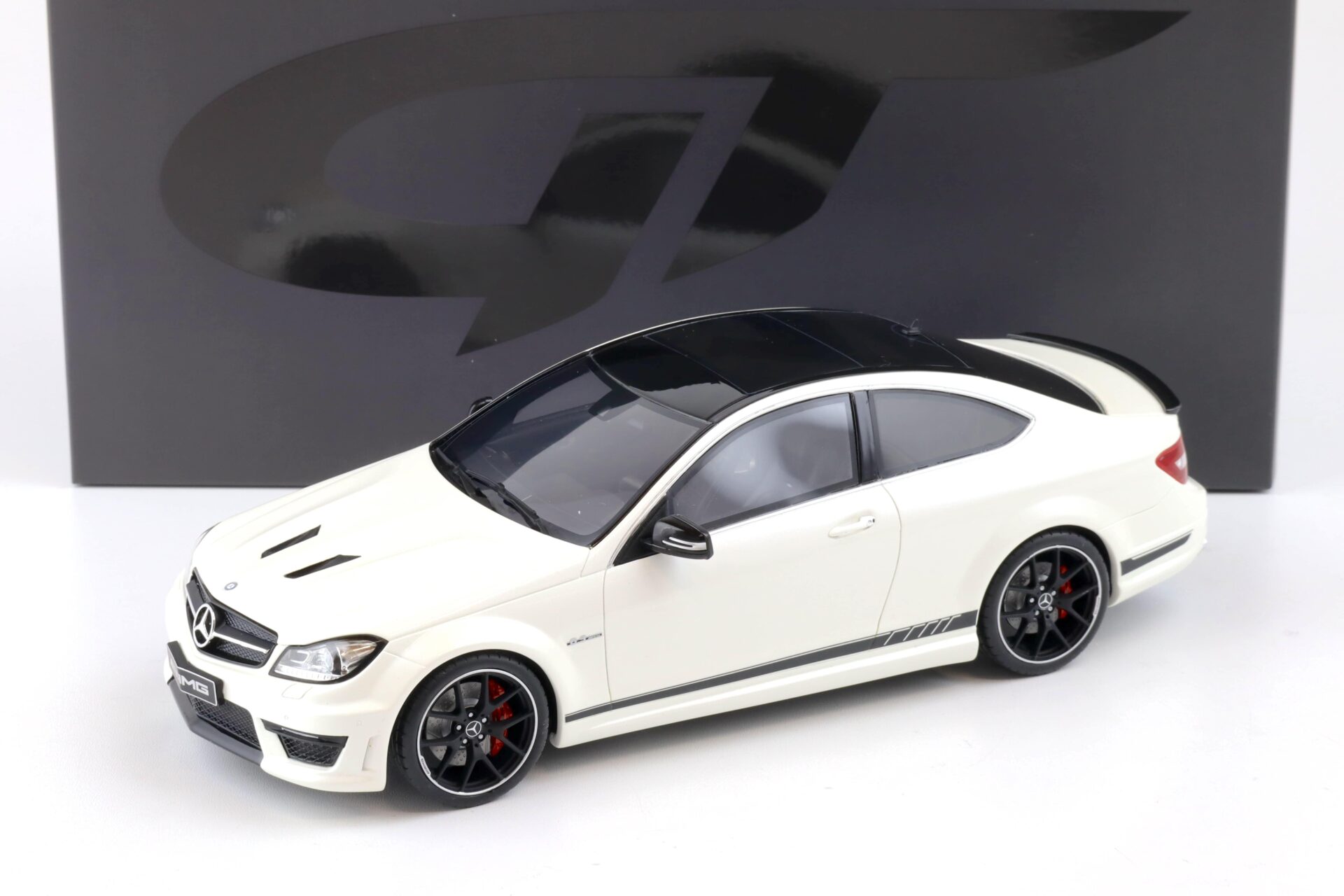 1:18 GT Spirit GT899 Mercedes C63 AMG Coupe (W204) Edition 507 white 2013