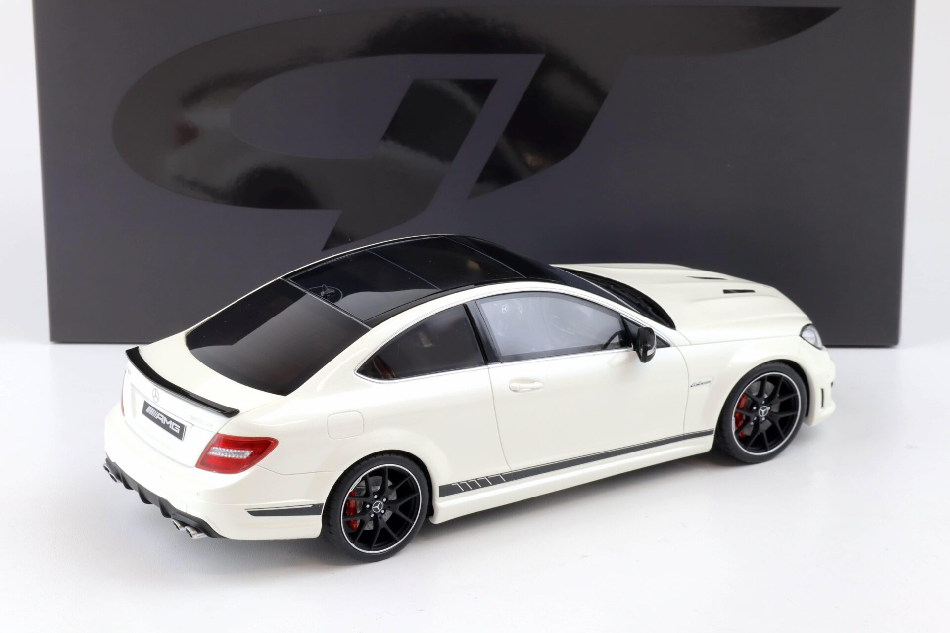 1:18 GT Spirit GT899 Mercedes C63 AMG Coupe (W204) Edition 507 white 2013