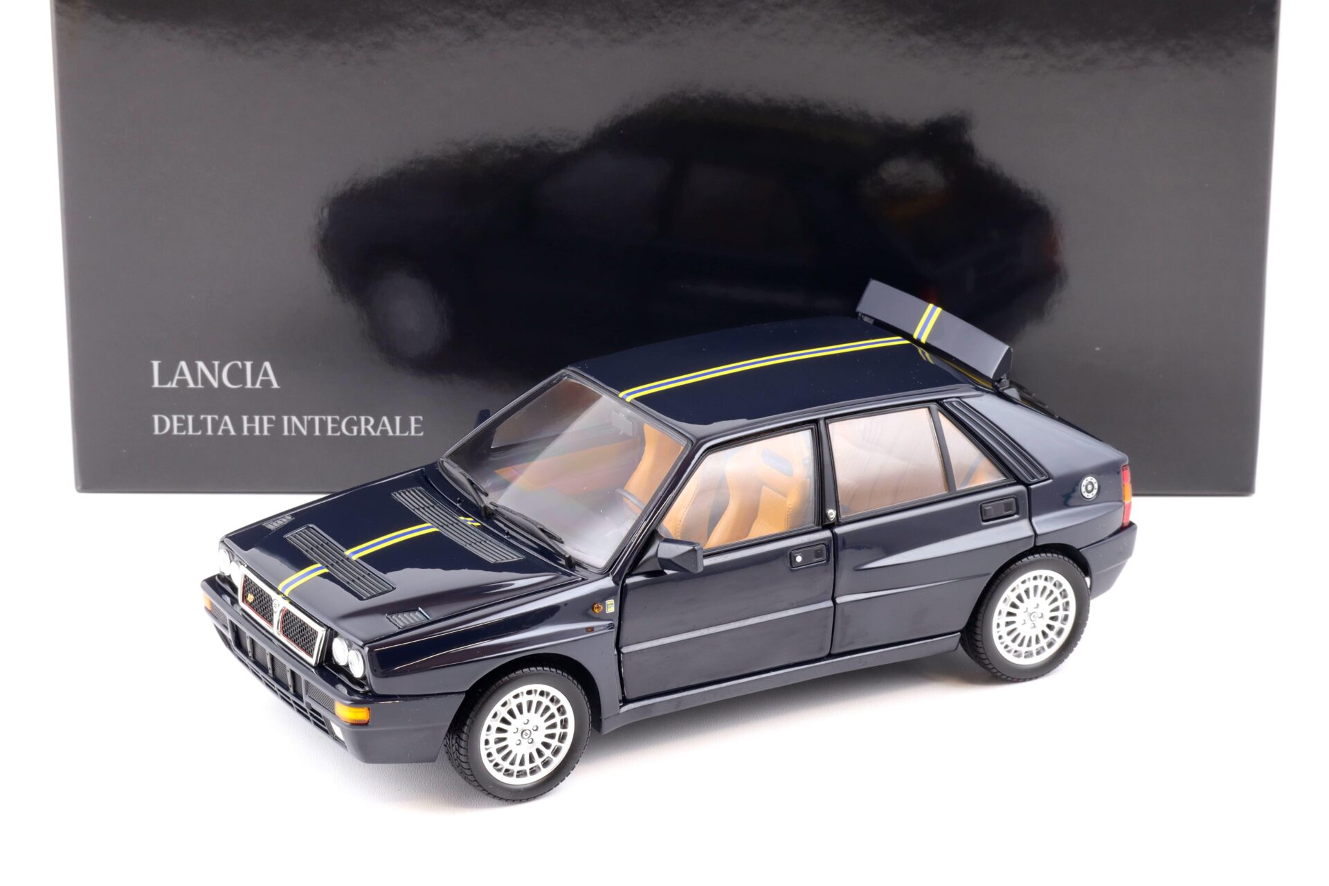 1:18 Kyosho Lancia Delta HF Integrale Club HI-FI dark blue 08343H