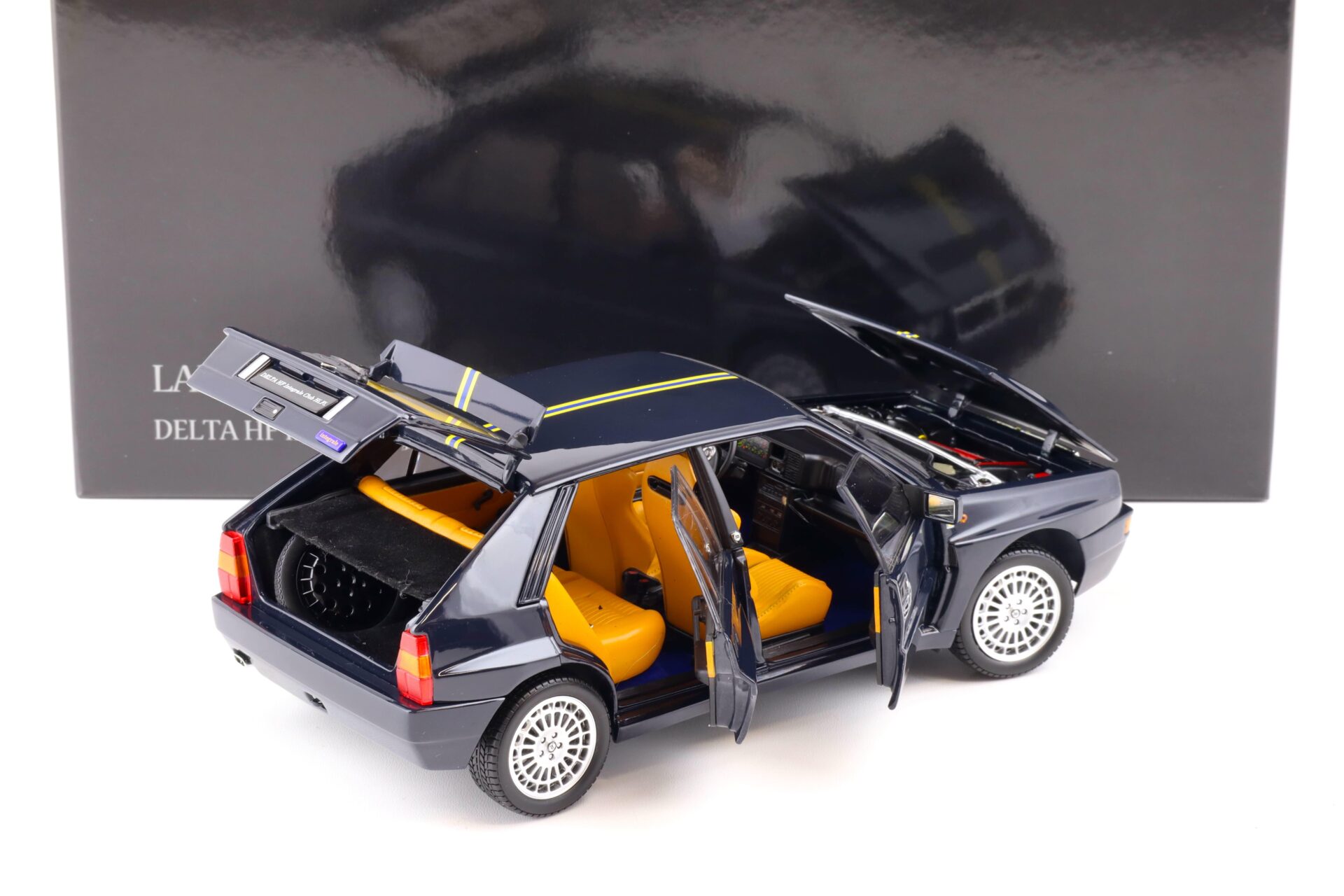 1:18 Kyosho Lancia Delta HF Integrale Club HI-FI dark blue 08343H