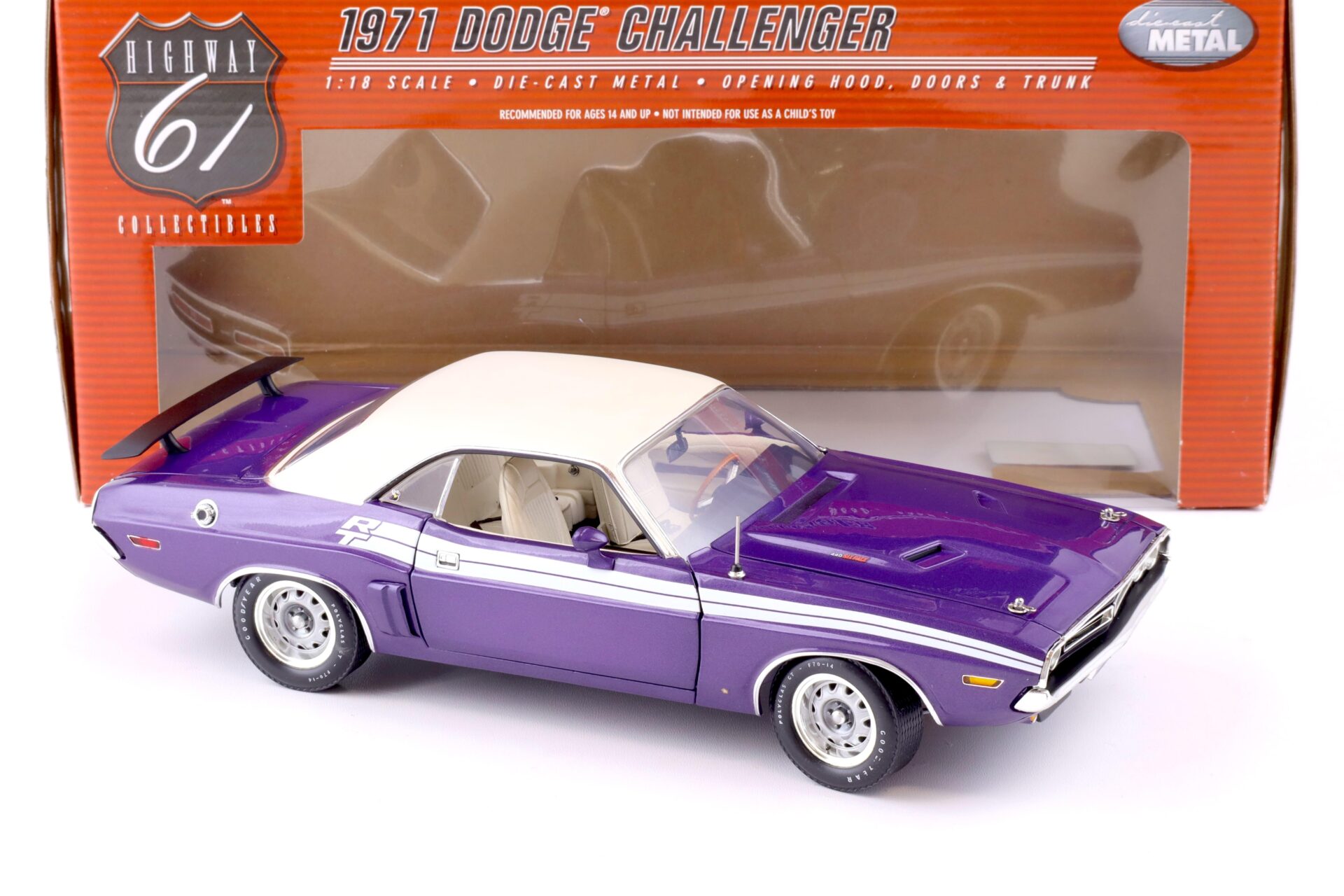 1:18 Highway61 Dodge Challenger R/T Coupe 1971 purple/ white vinyl roof 50557