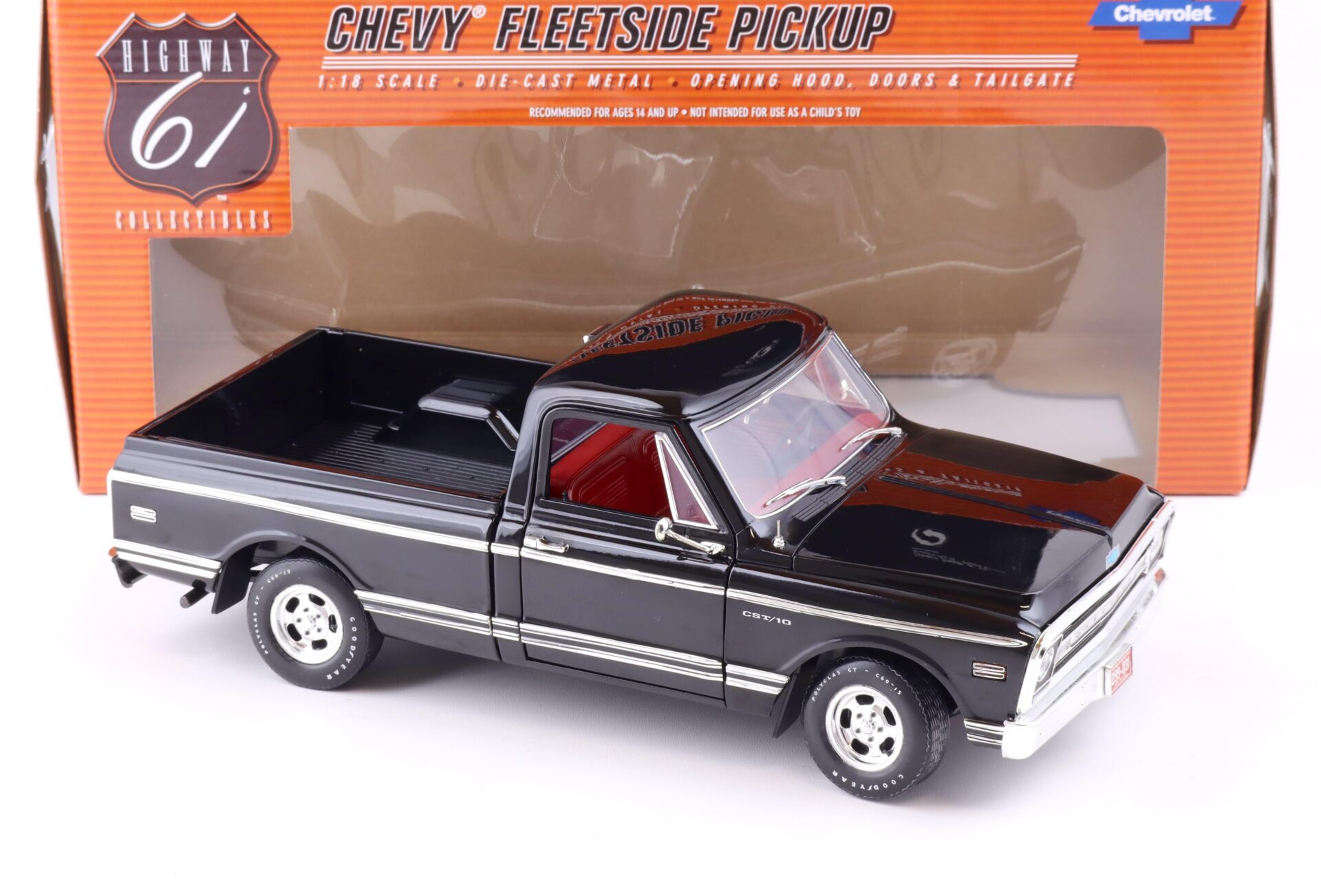 1:18 Highway61 Chevrolet Fleetside CST/10 Pickup black 50813