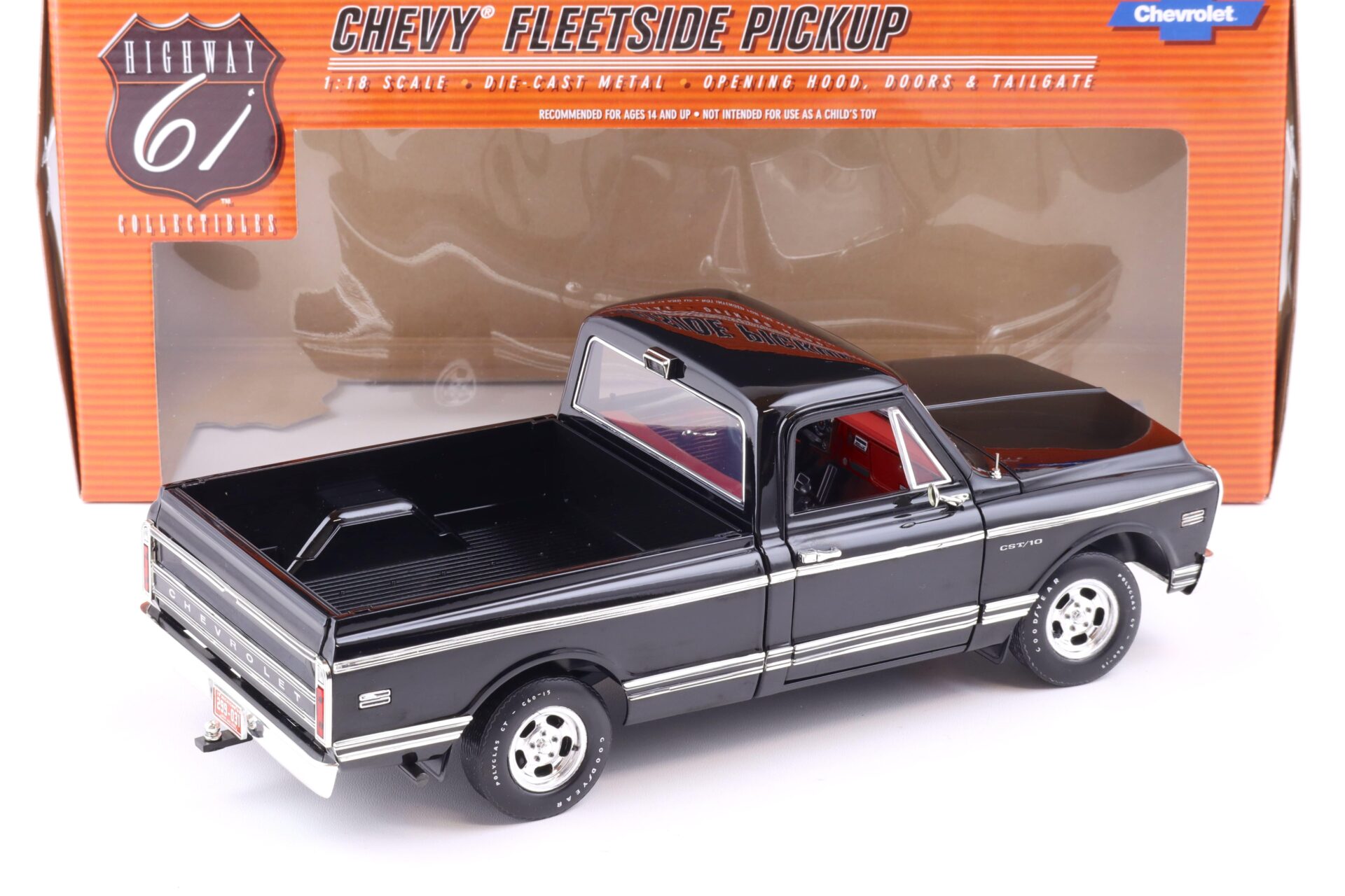 1:18 Highway61 Chevrolet Fleetside CST/10 Pickup black 50813