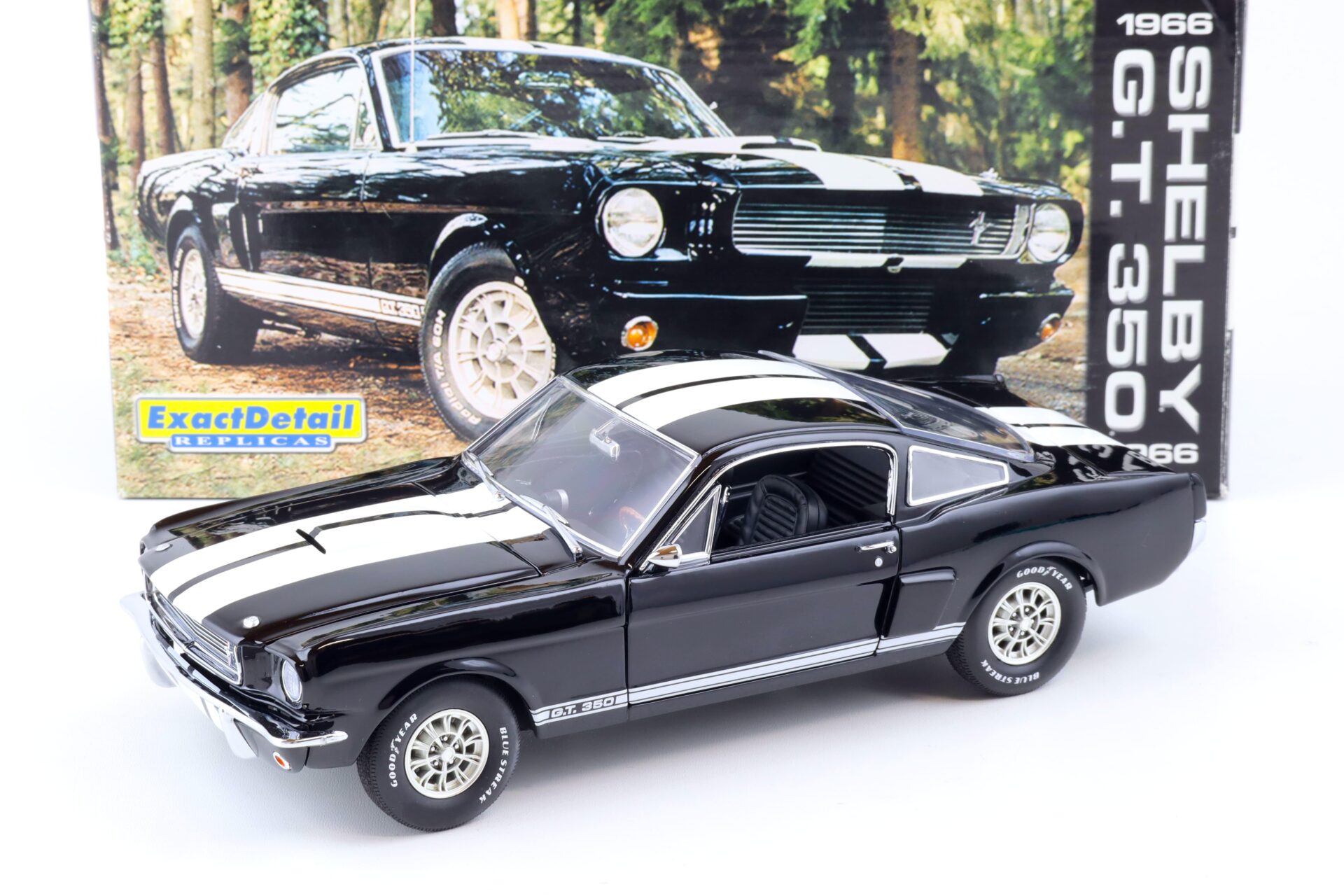 ID 86026 orig 1.jpg 1:18 Exact Detail Shelby GT 350 Coupe 1966 black/ white stripes WCC115