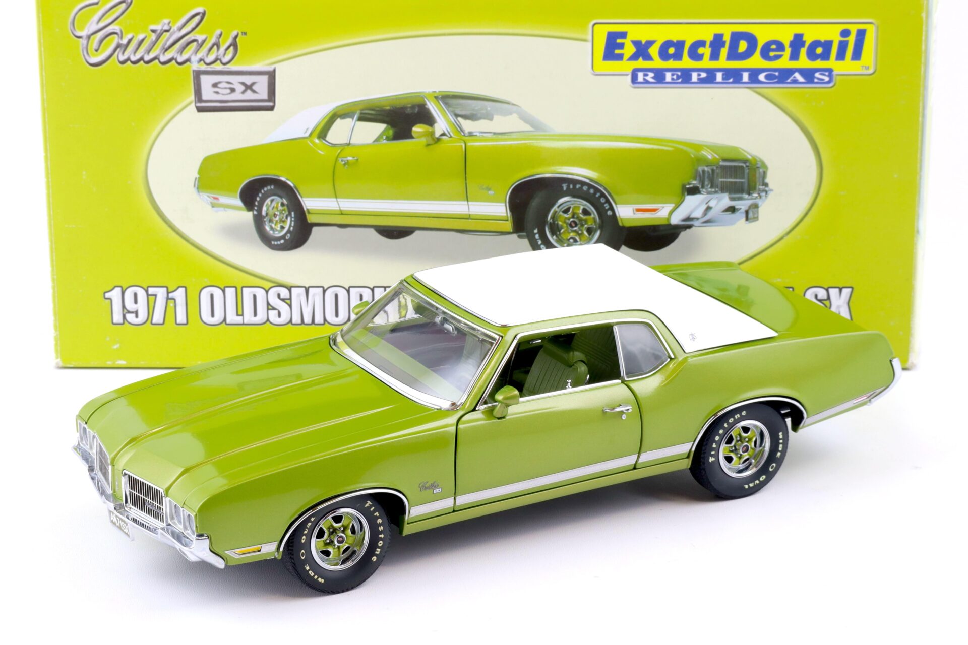 ID 86122 orig 1.jpg 1:18 Exact Detail 1971 Oldsmobile Cutlass Supreme SX Coupe green/ white WCC304