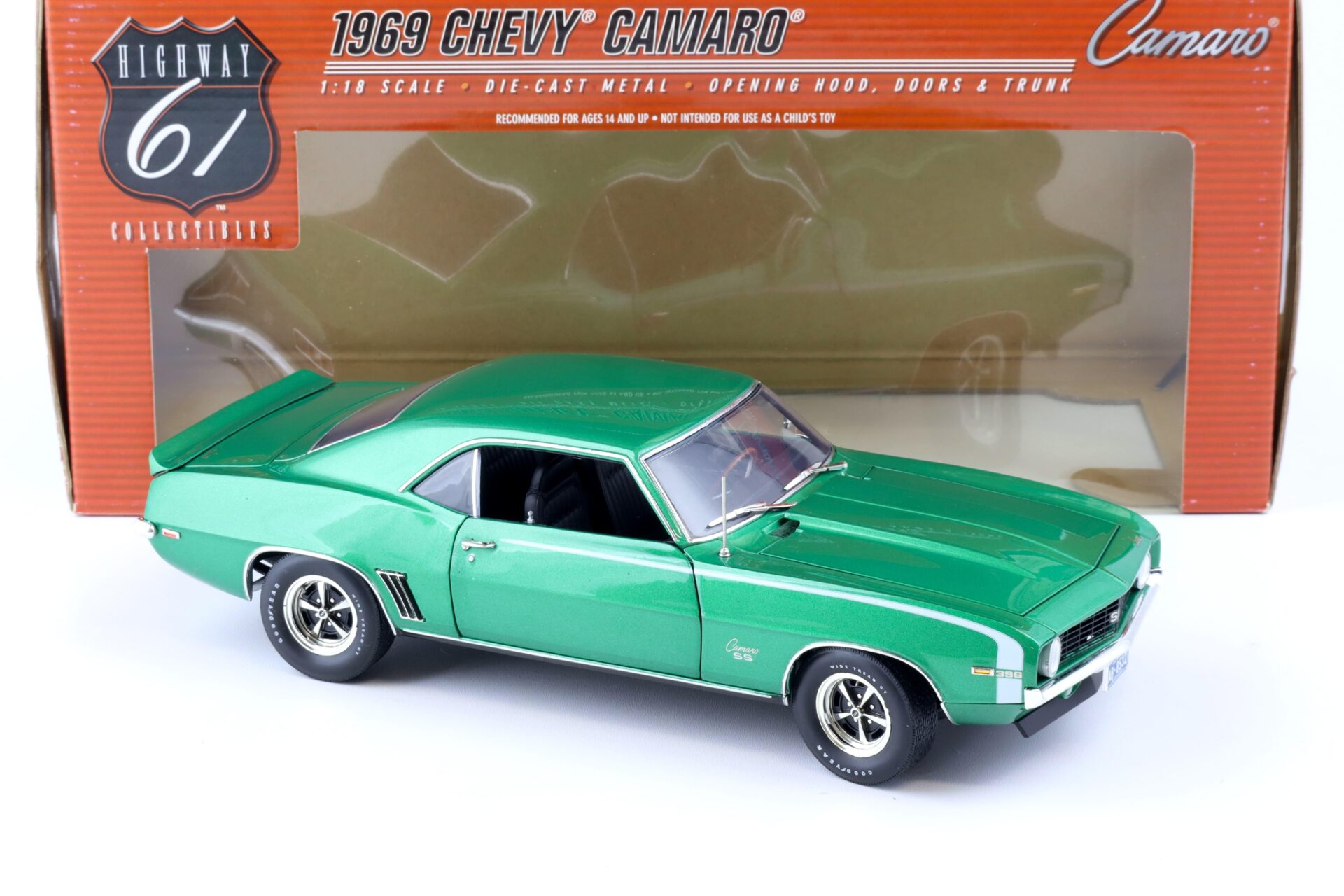 1:18 Highway61 Chevrolet Camaro SS 396 Coupe green metallic 50384