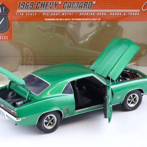 1:18 Highway61 Chevrolet Camaro SS 396 Coupe green metallic 50384