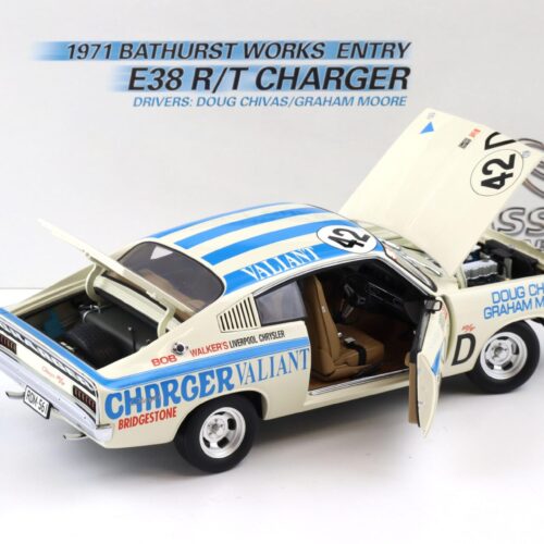 1:18 Classic Carlectables Chrysler E38 R/T Charger 1971 Bathurst Works Entry Chivas/ Moore #42
