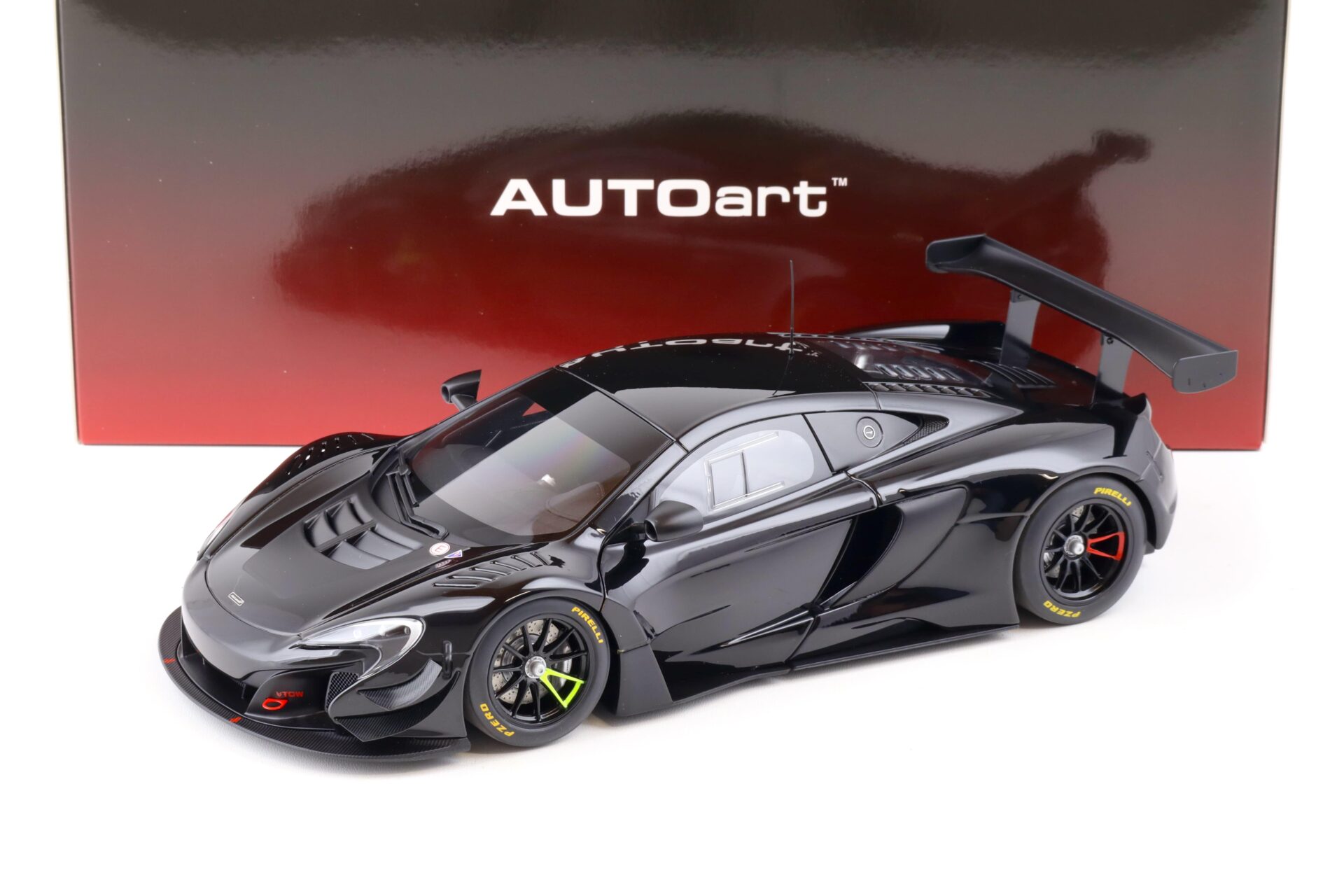 ID 86502 orig 1.jpg 1:18 AUTOart McLAREN 650S GT3 2017 Gloss black/ matt black accents 81644
