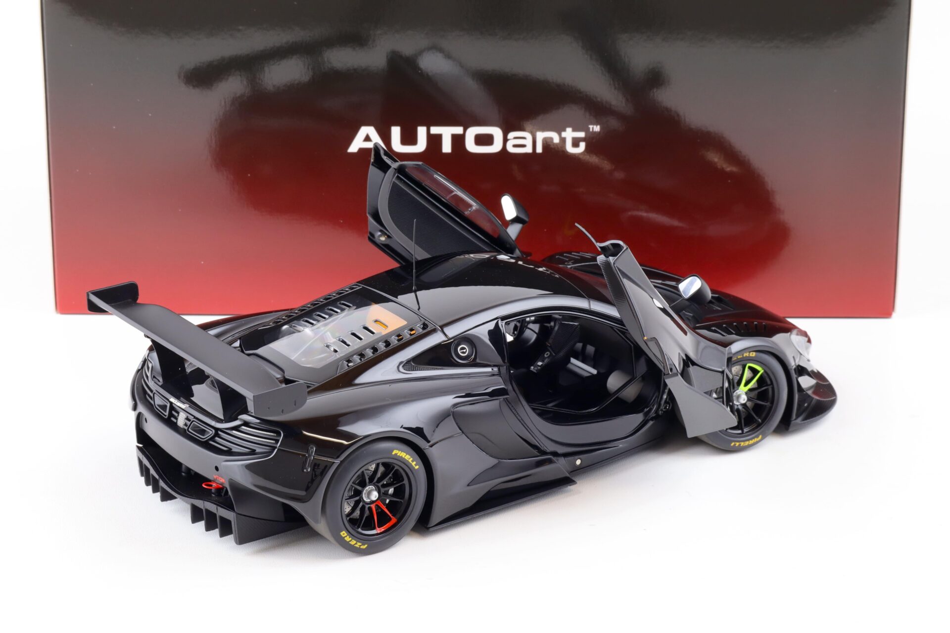 1:18 AUTOart McLAREN 650S GT3 2017 Gloss black/ matt black accents 81644