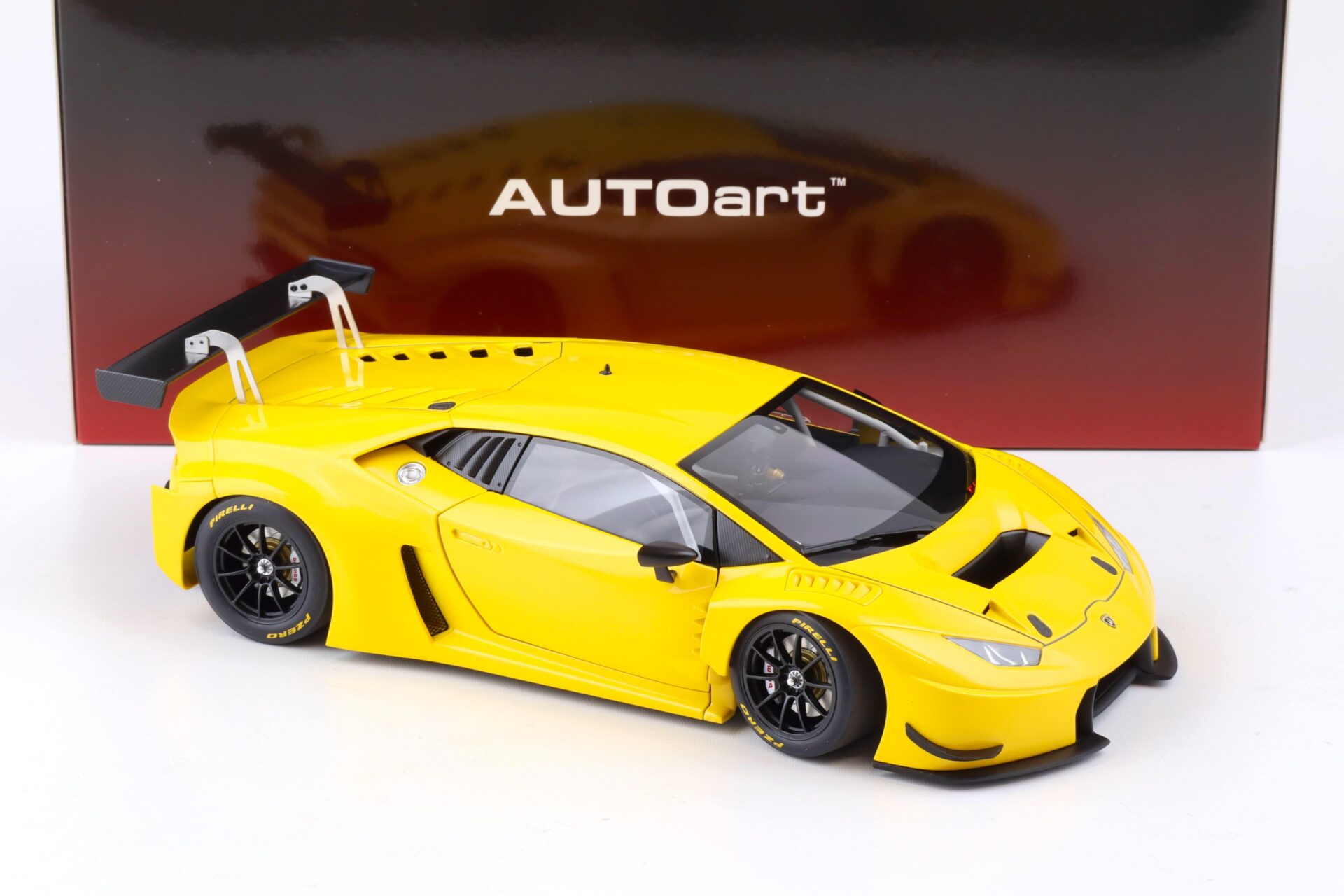 1:18 AUTOart Lamborghini Huracan GT3 Plain Body 2015 Giallo Inti/ pearl yellow