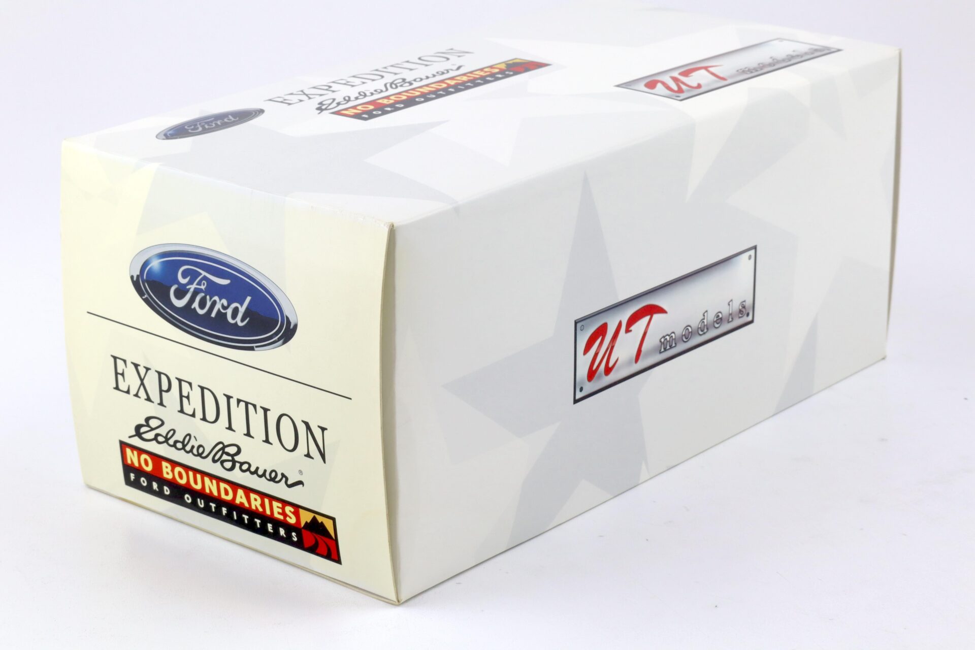 1:18 UT Models Ford Expedition Eddie Bauer No Boundaries silver 22714