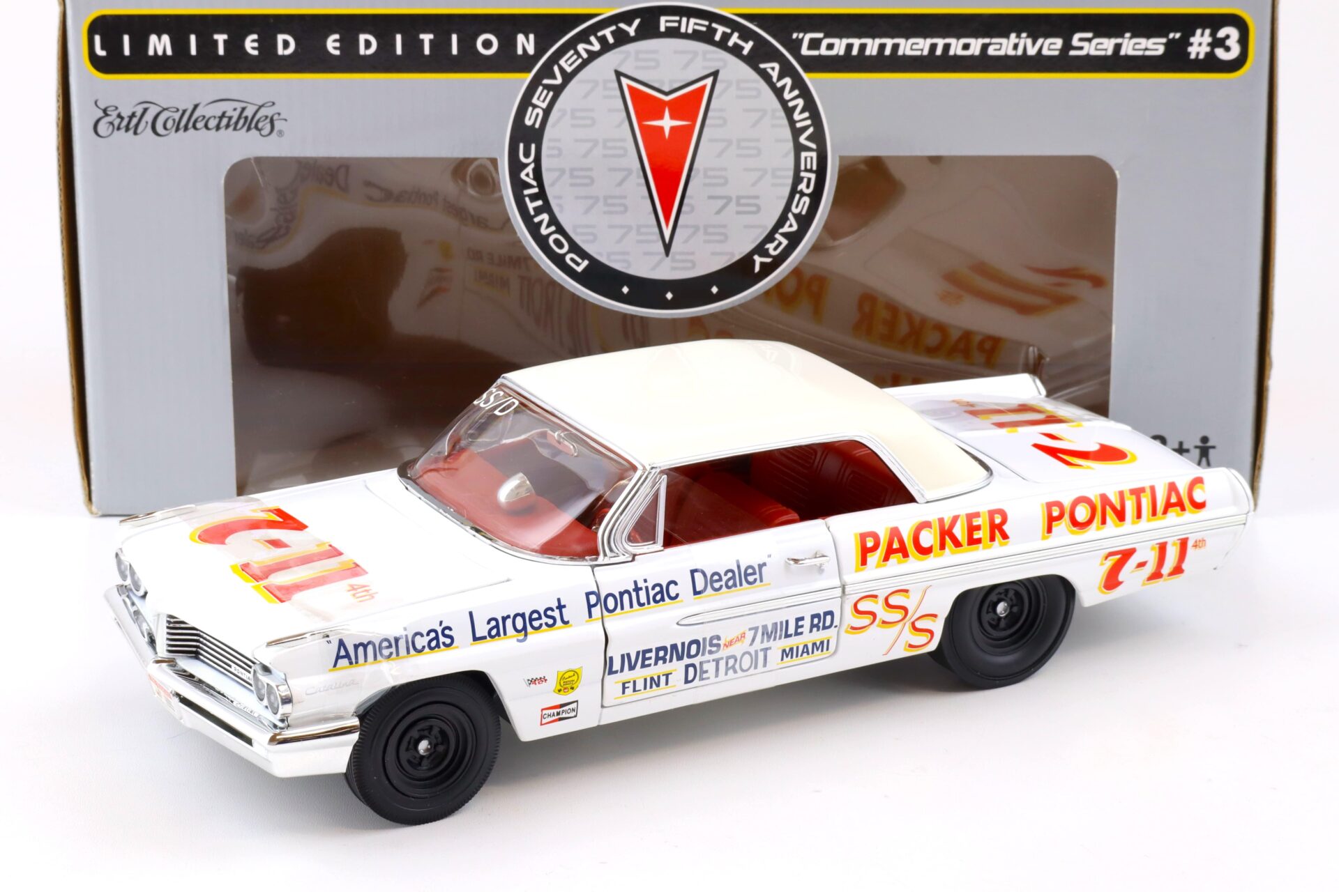 ID 86626 orig 1.jpg 1:18 ERTL 1962 Pontiac Catalina Coupe Packer Pontiac 29263P
