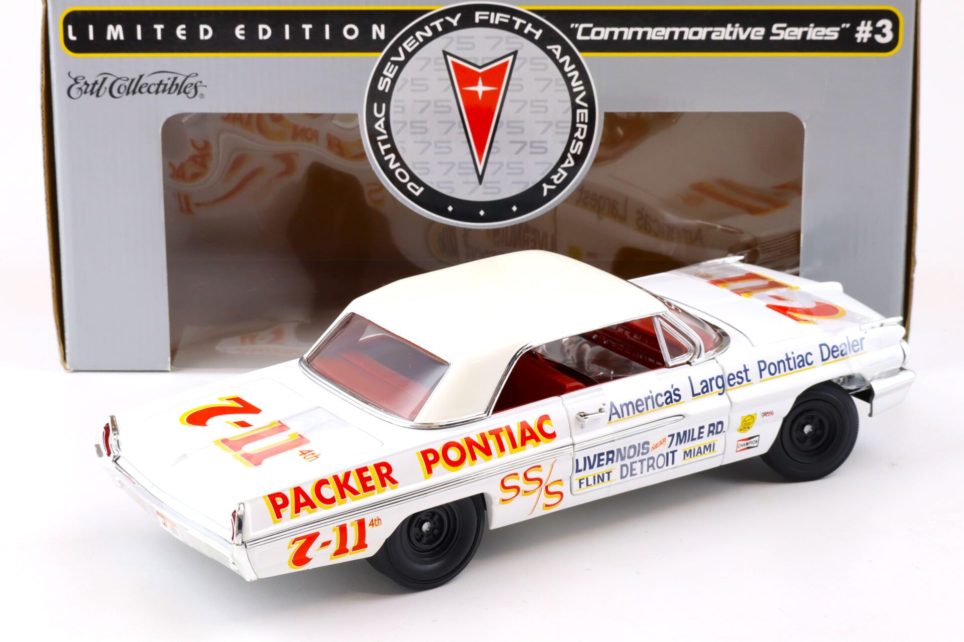 1:18 ERTL 1962 Pontiac Catalina Coupe Packer Pontiac 29263P