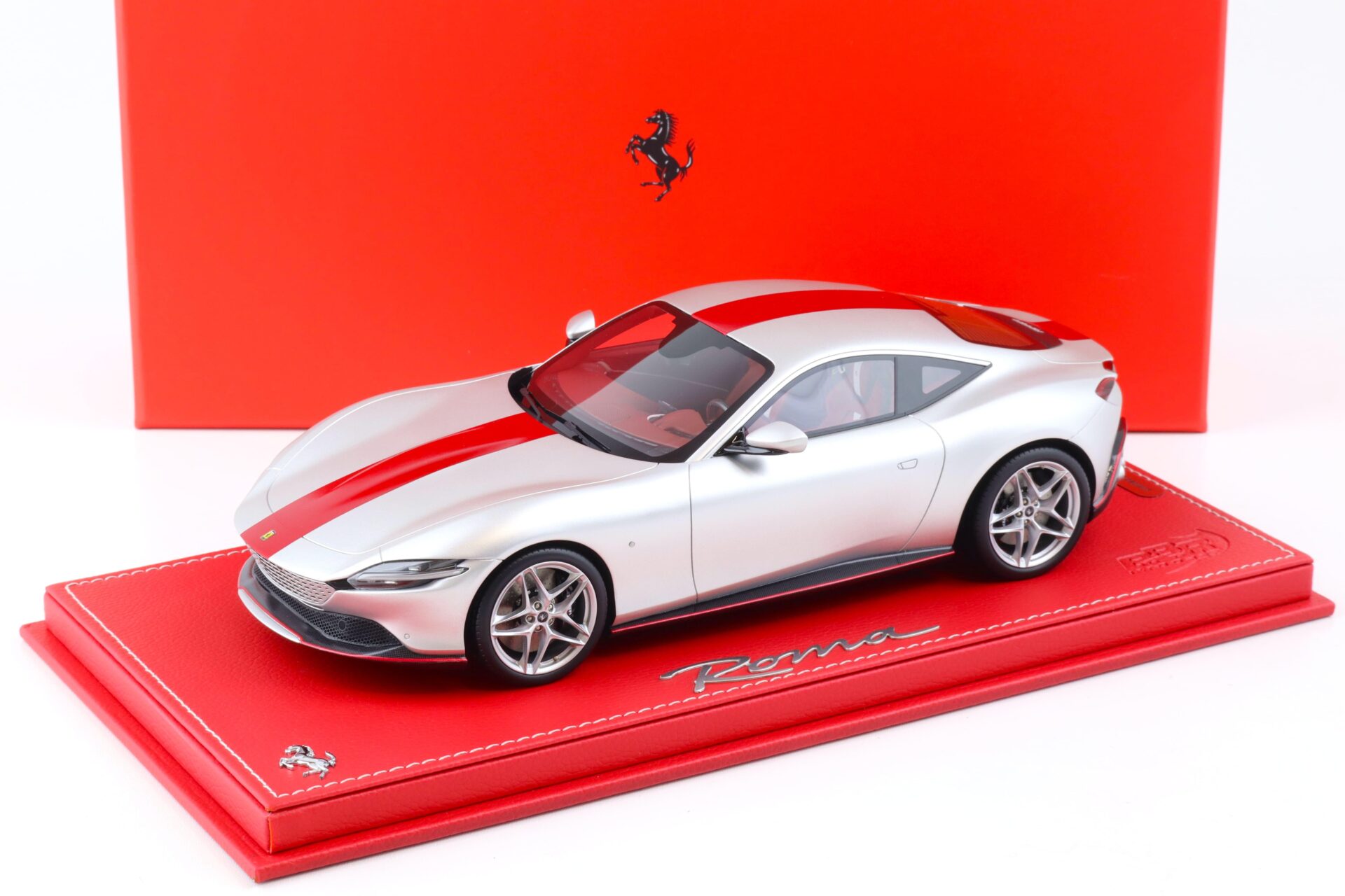 1:18 BBR Ferrari Roma 30th Anniversary matte Sanu silver with Showcase - Limited 180 pcs.