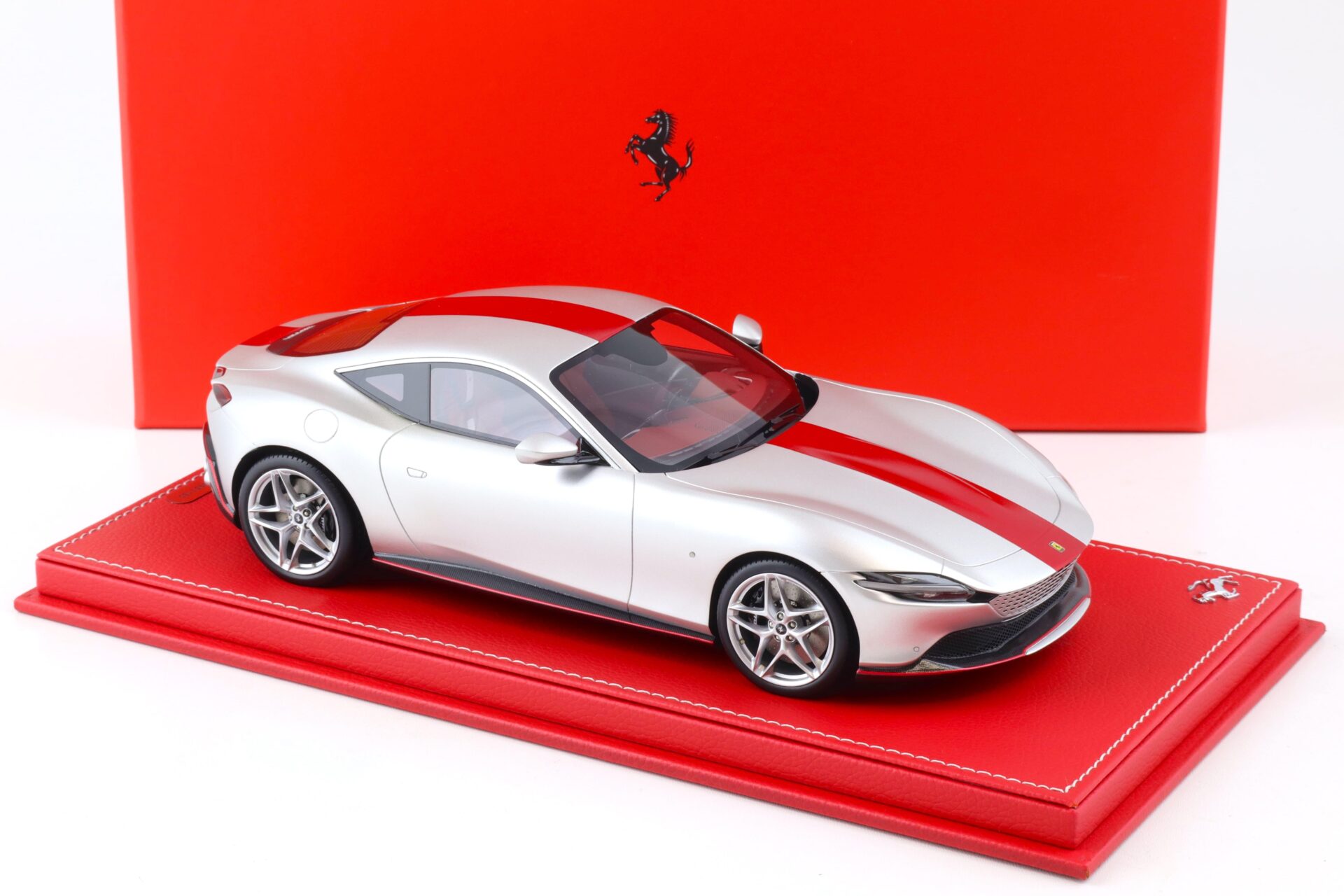 1:18 BBR Ferrari Roma 30th Anniversary matte Sanu silver with Showcase - Limited 180 pcs.