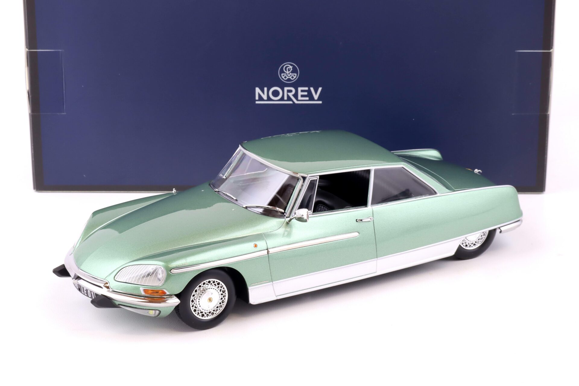 1:18 Norev Citroen DS 21 Le Leman 1968 green metallic - Limited 200 pcs.