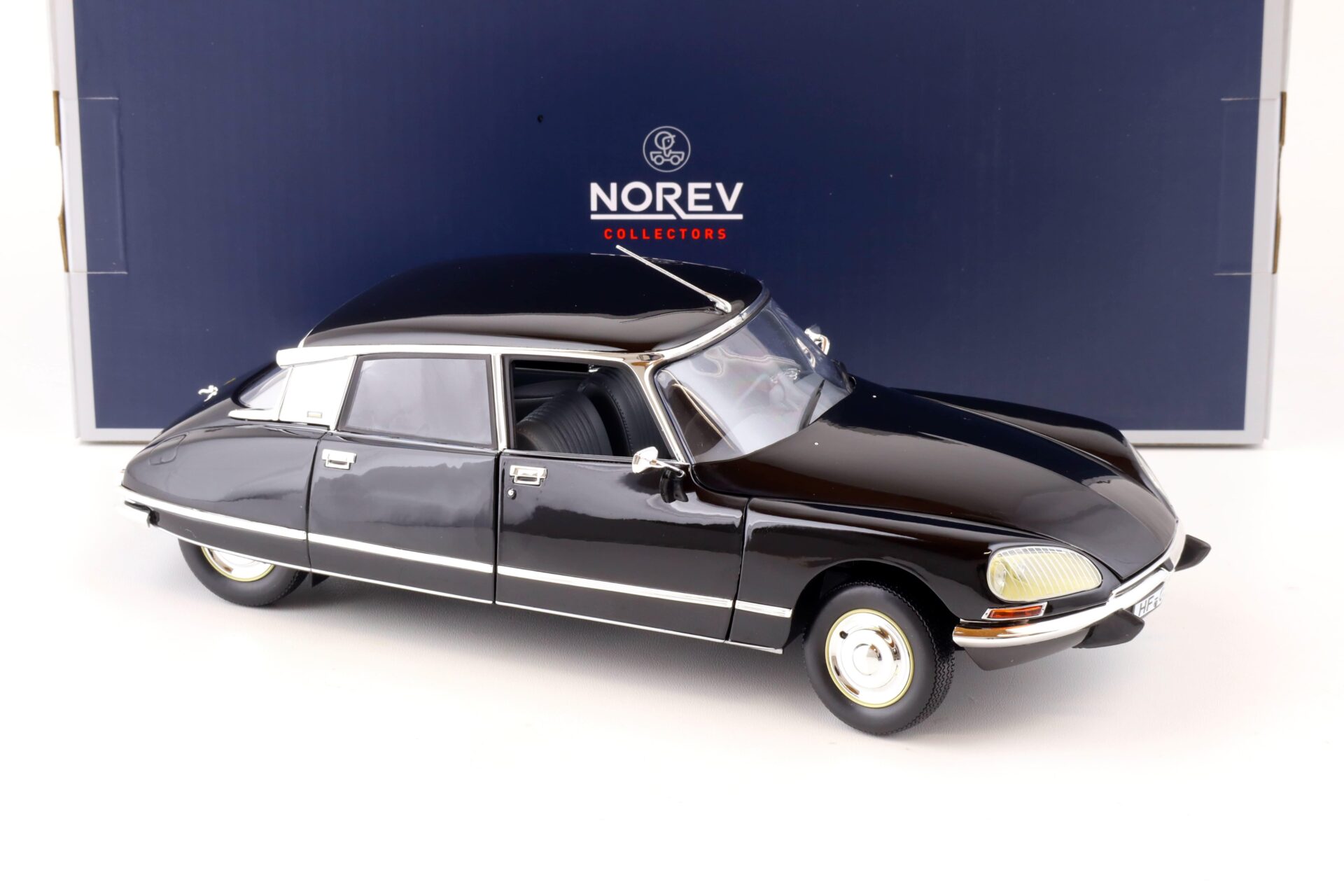 1:18 Norev Citroen DS 23 Pallas 1972 black/ grey interior 181580