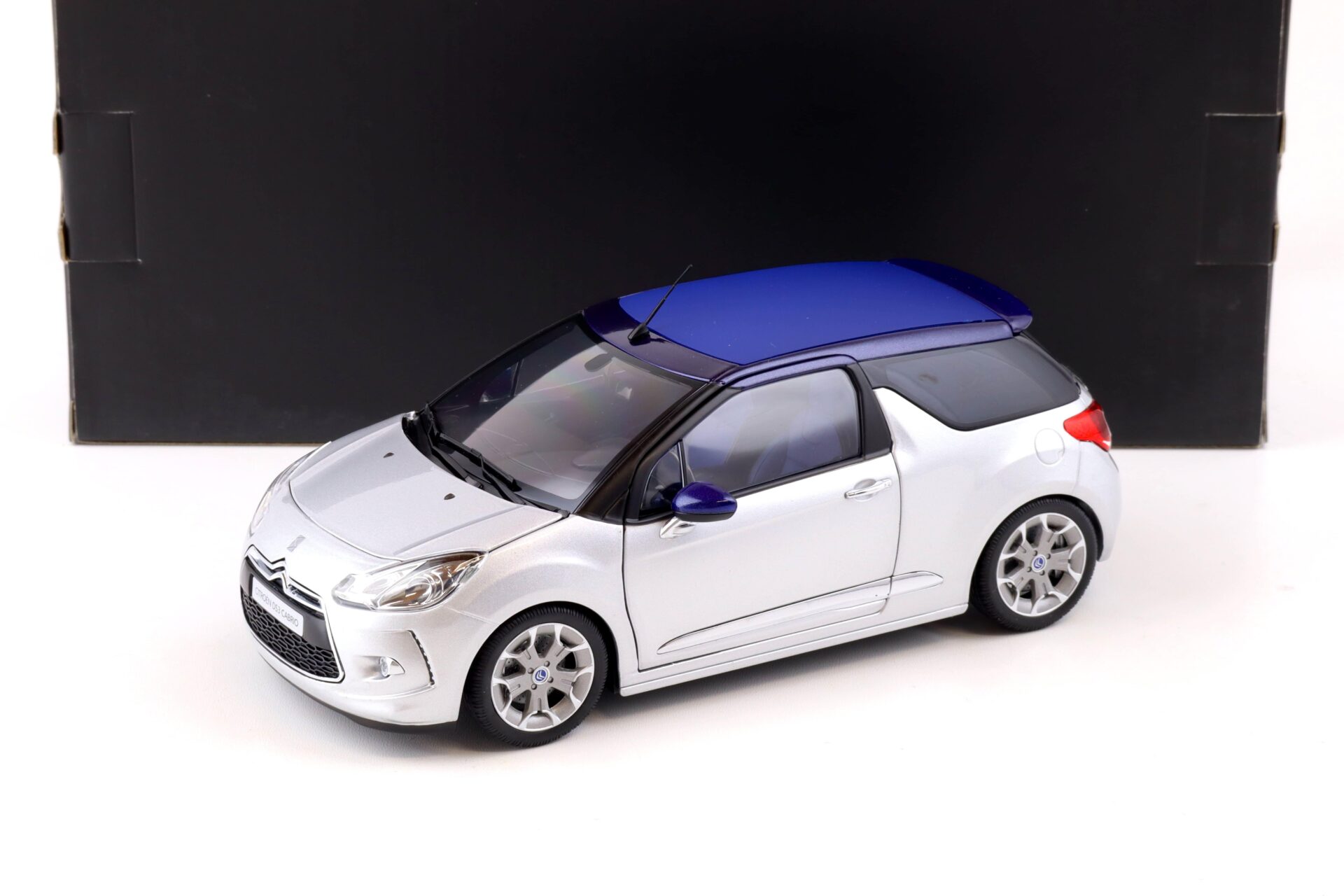 1:18 Norev Citroen DS3 Cabrio 2013 silver-grey/ blue 181548