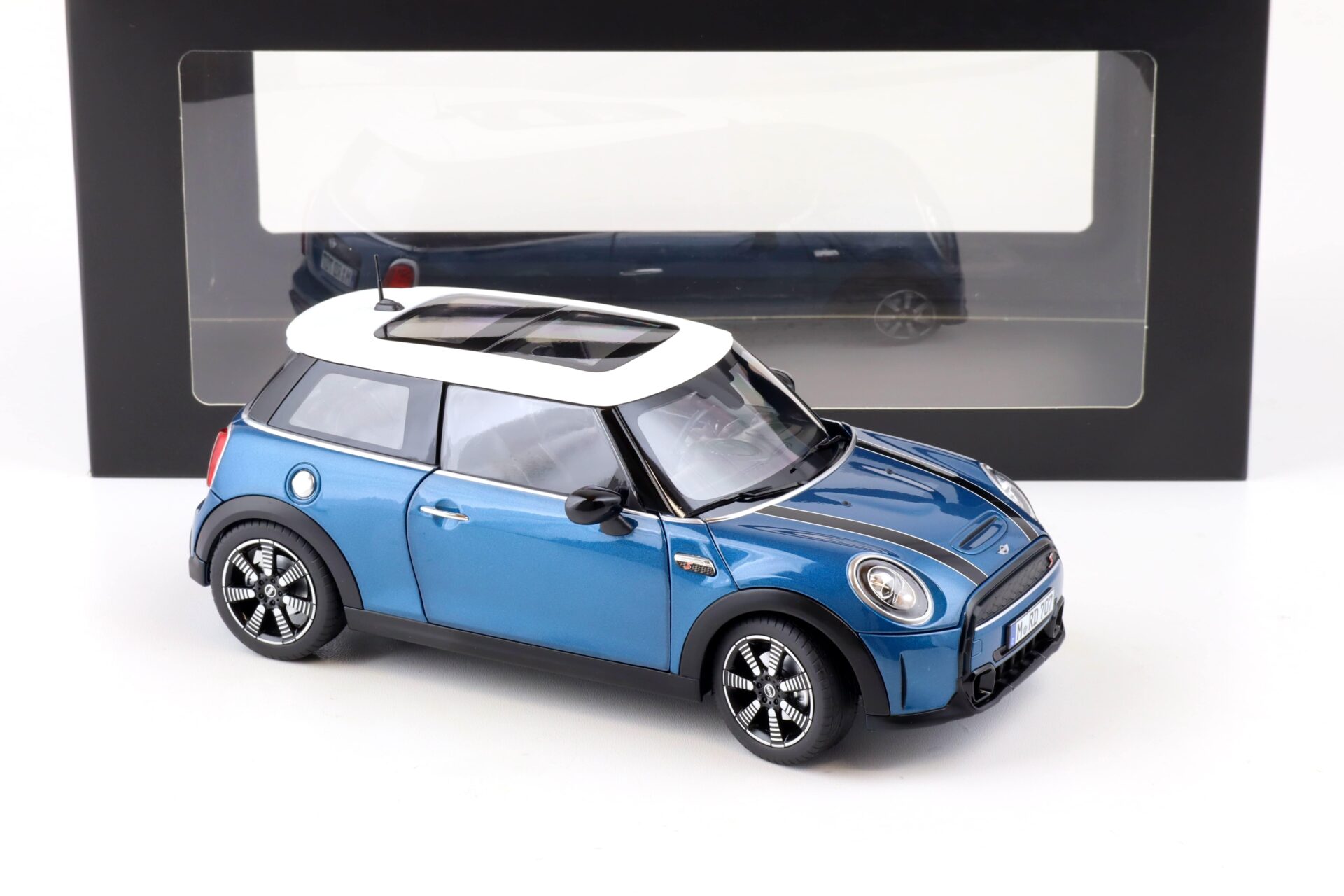 1:18 Norev Mini Cooper S 2021 Island blue/ white roof DEALER VERSION