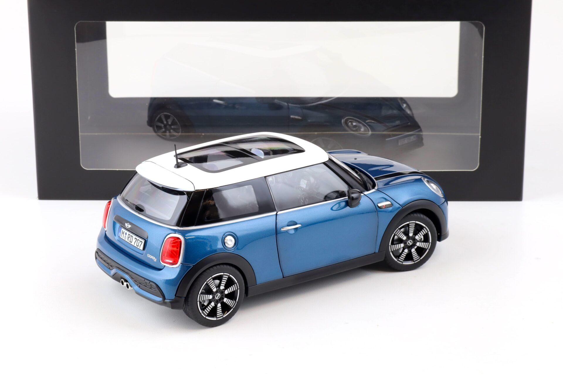 1:18 Norev Mini Cooper S 2021 Island blue/ white roof DEALER VERSION