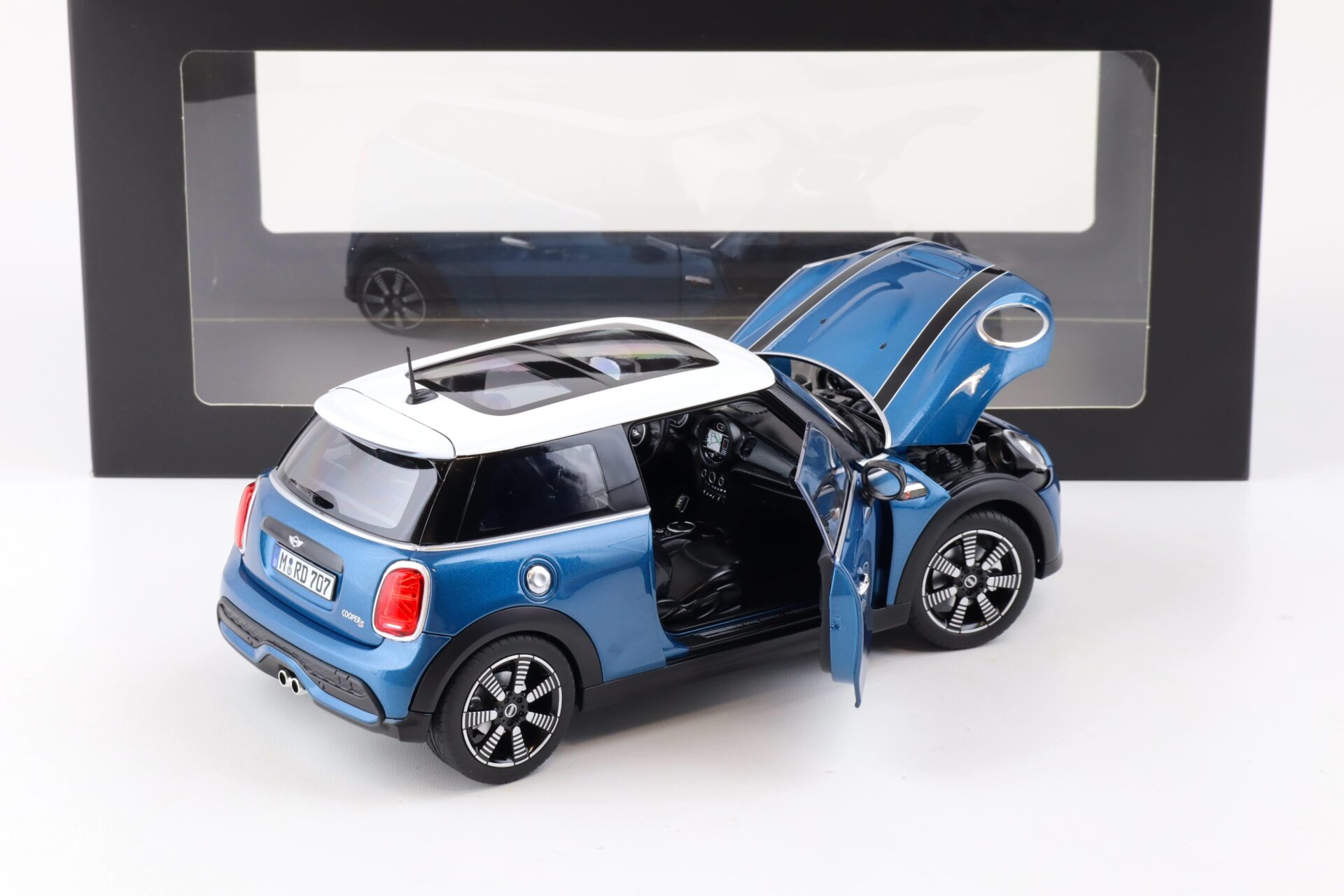1:18 Norev Mini Cooper S 2021 Island blue/ white roof DEALER VERSION
