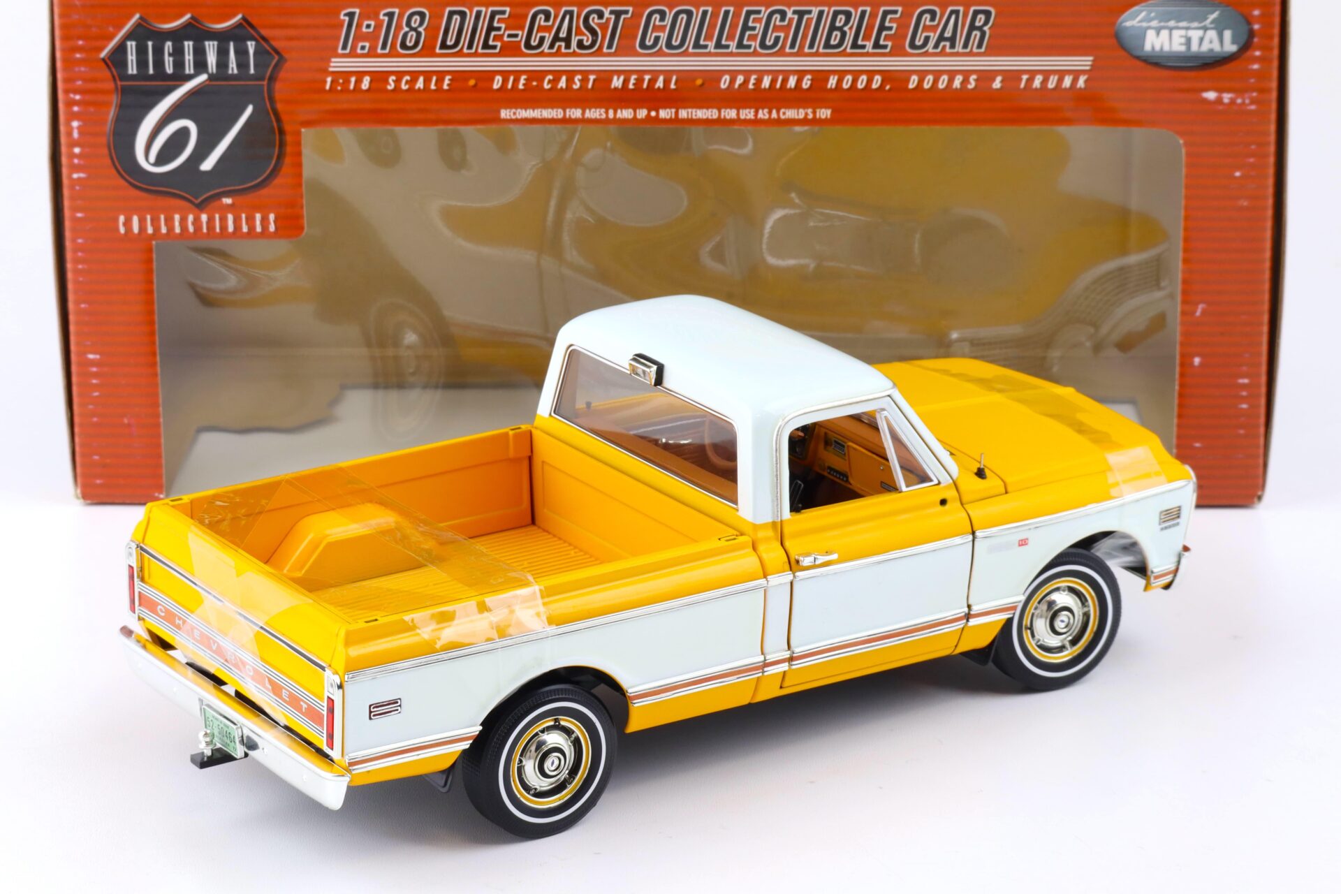 1:18 Highway61 Chevrolet Fleetside Pickup 1972 Cheyenne 10 yellow/ white 50363