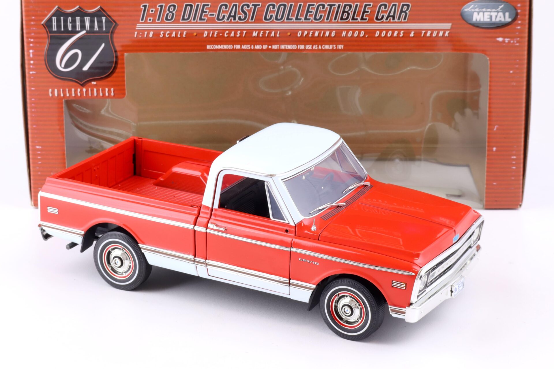 1:18 Highway61 Chevrolet Fleetside Pickup 1972 CST/10 red/ white 50559