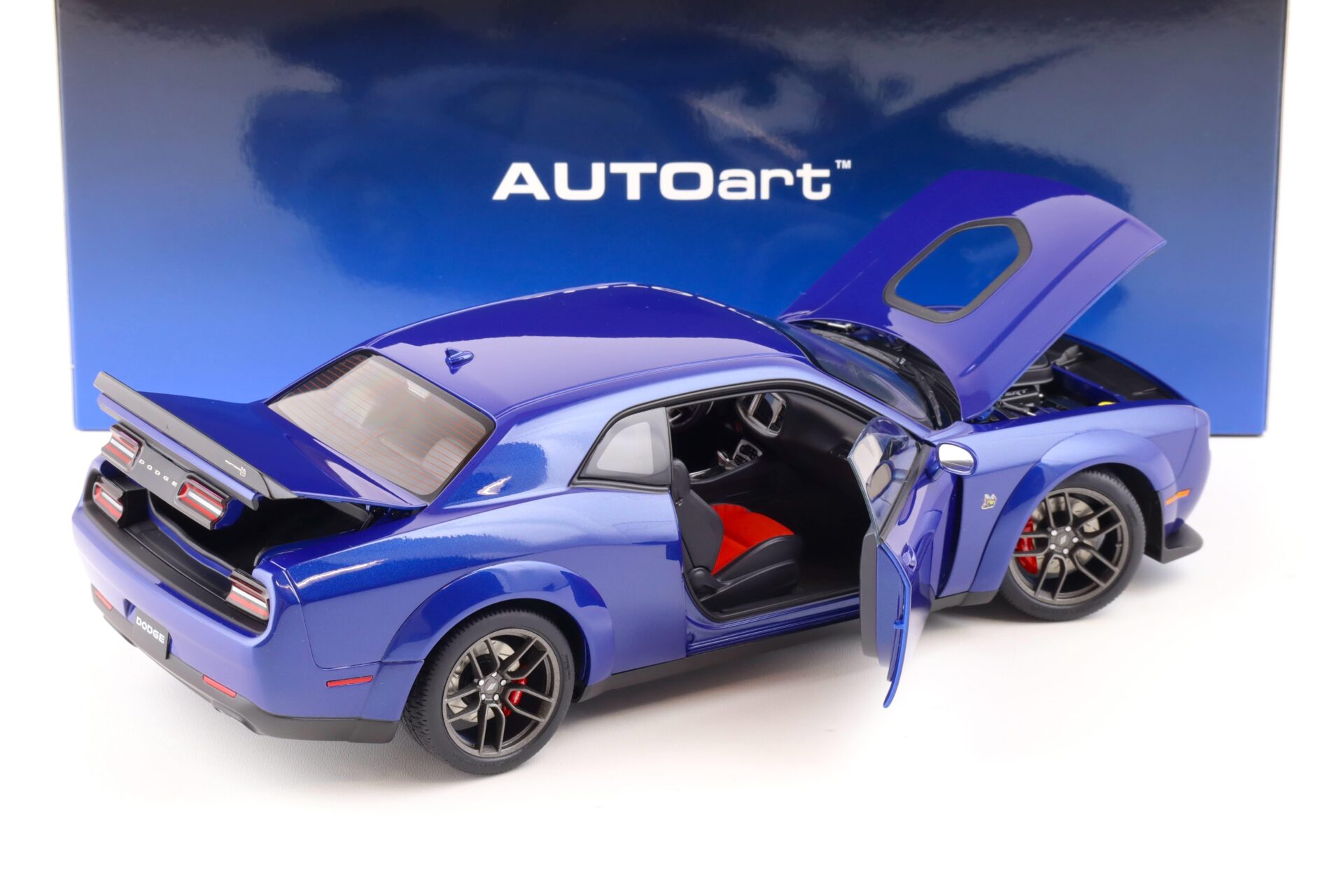 1:18 AUTOart Dodge Challenger R/T Scat Pack Widebody 2022 Indigo blue 71772