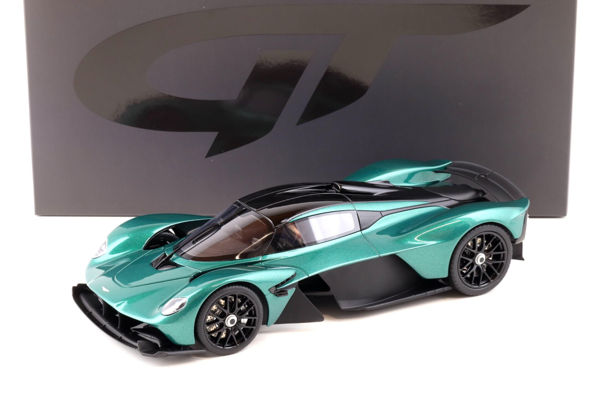 ID 86918 orig.jpg 1:18 GT Spirit GT435 Aston Martin Valkyrie 2021 Racing green metallic/ black
