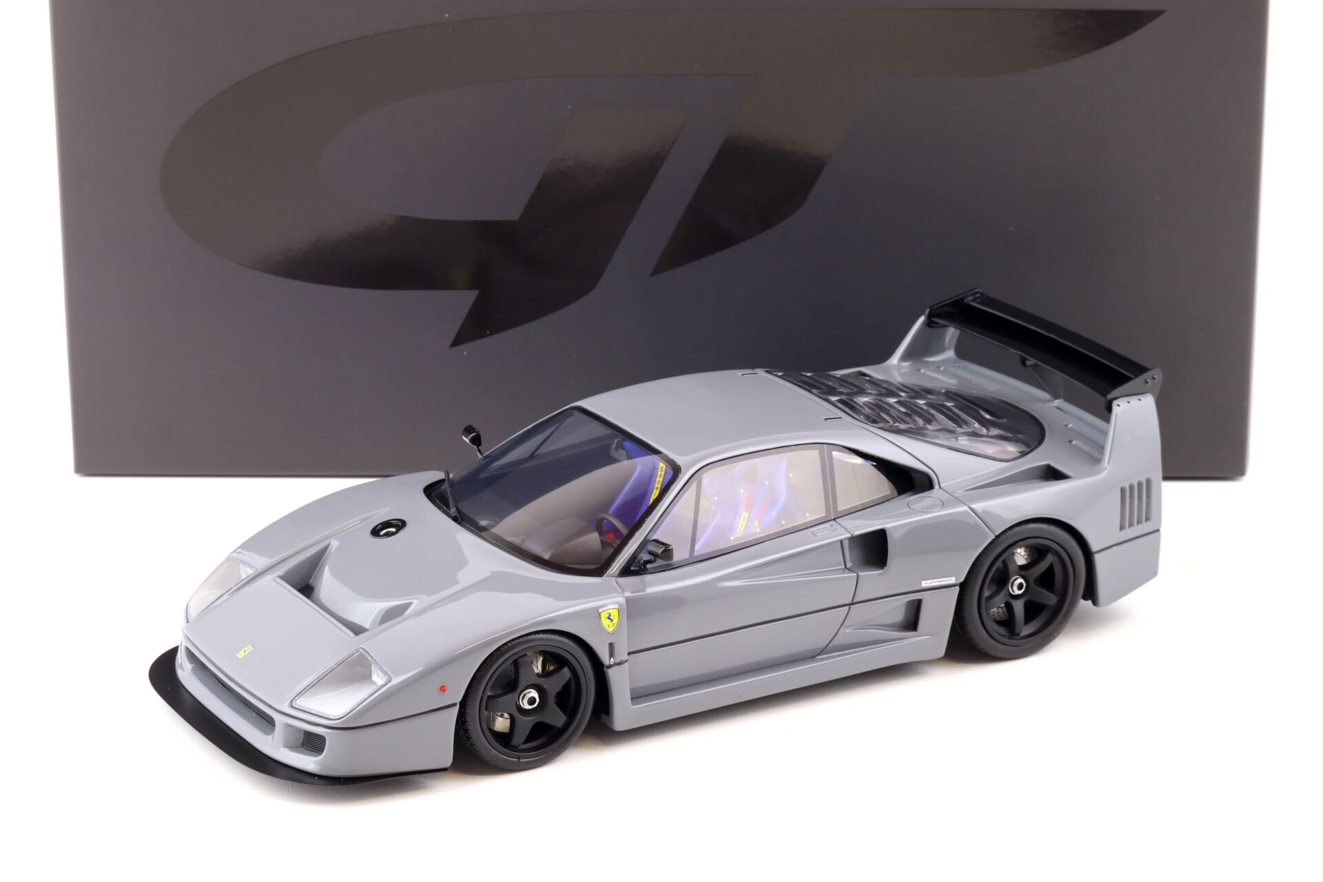 1:18 GT Spirit GT442 Ferrari F40 Competizione 2002 Nardo grey/ blue seats