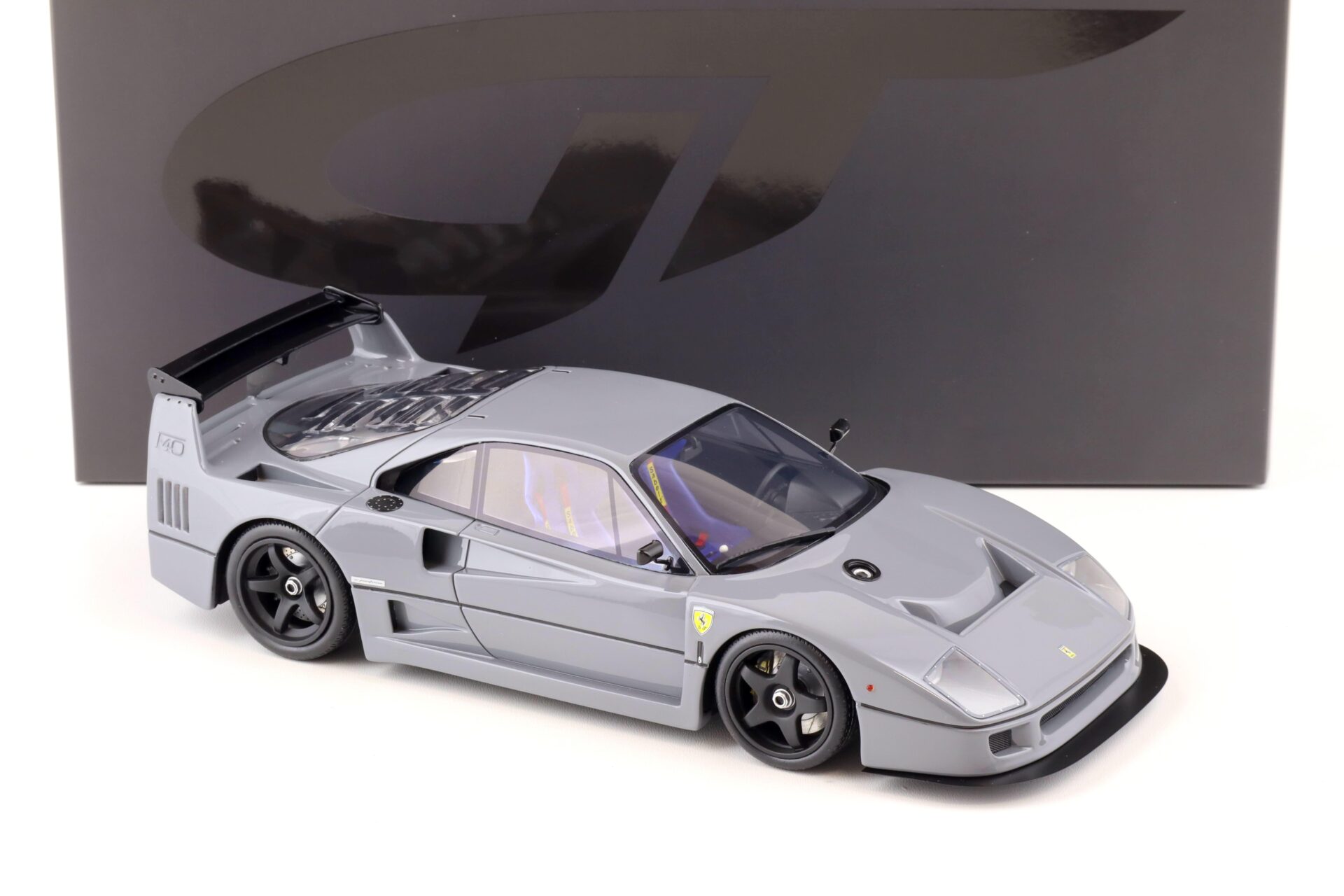1:18 GT Spirit GT442 Ferrari F40 Competizione 2002 Nardo grey/ blue seats