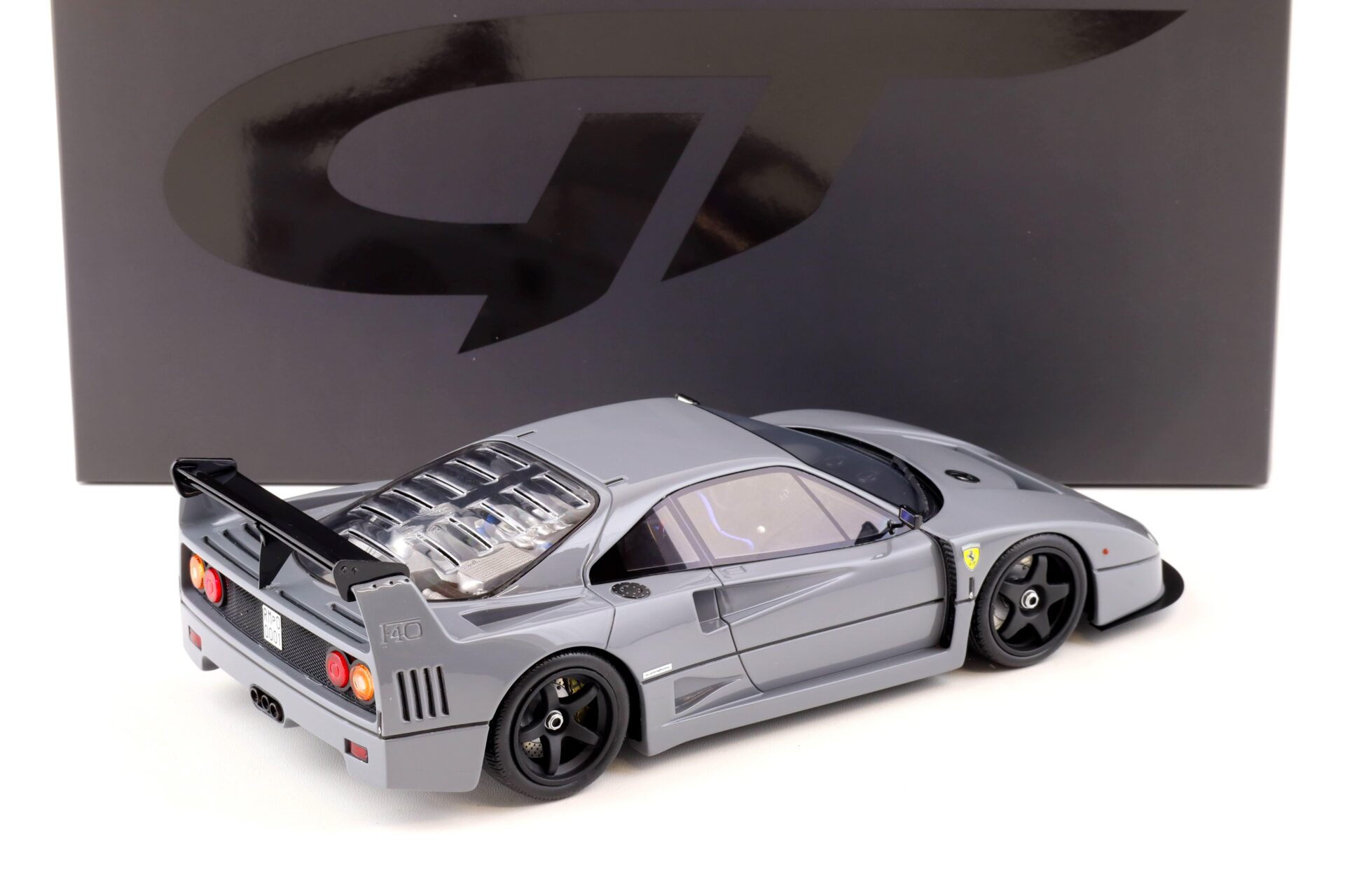 1:18 GT Spirit GT442 Ferrari F40 Competizione 2002 Nardo grey/ blue seats