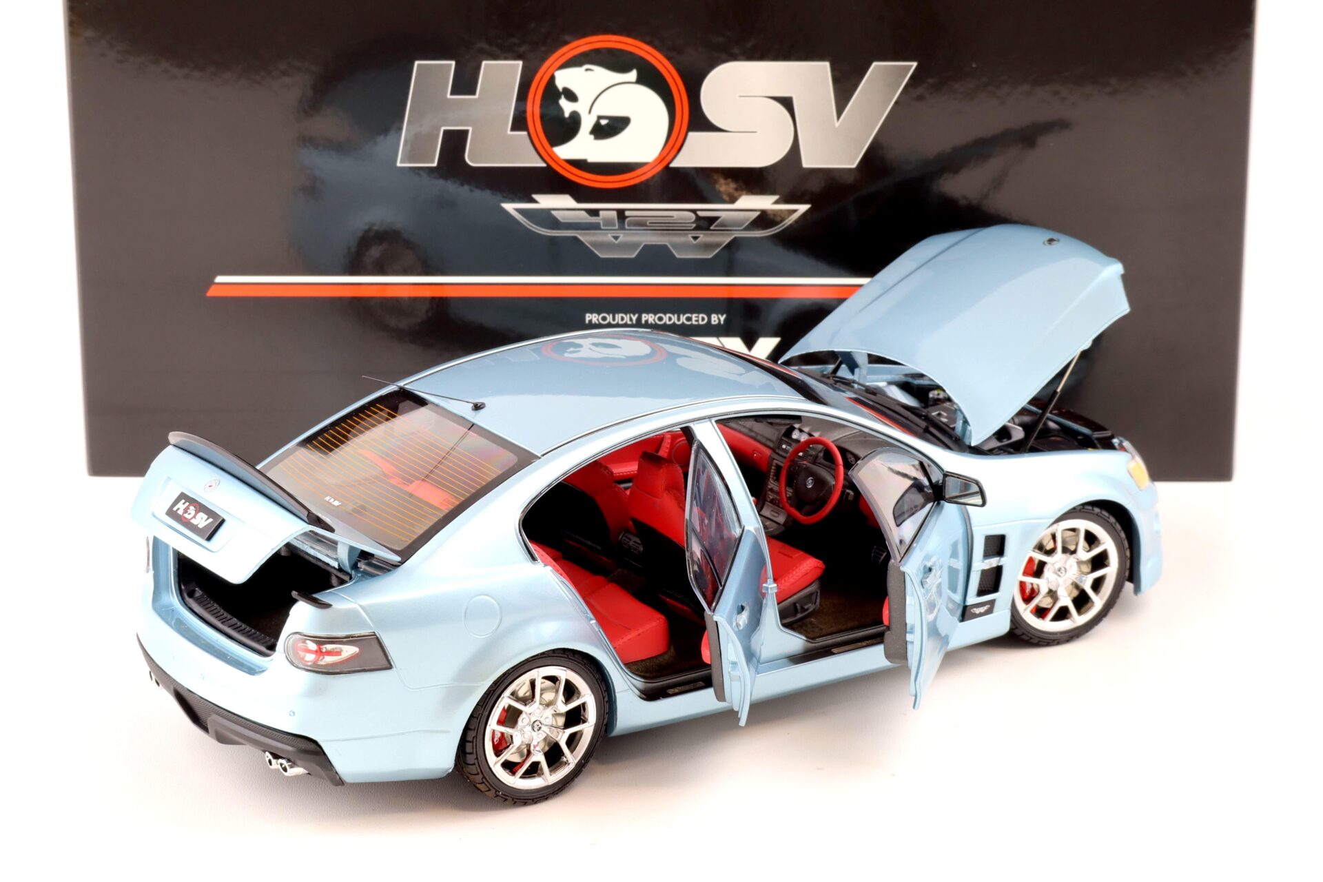 1:18 APEX Holden HSV Commodore W427 Panorama silver Sydney Motorshow Car