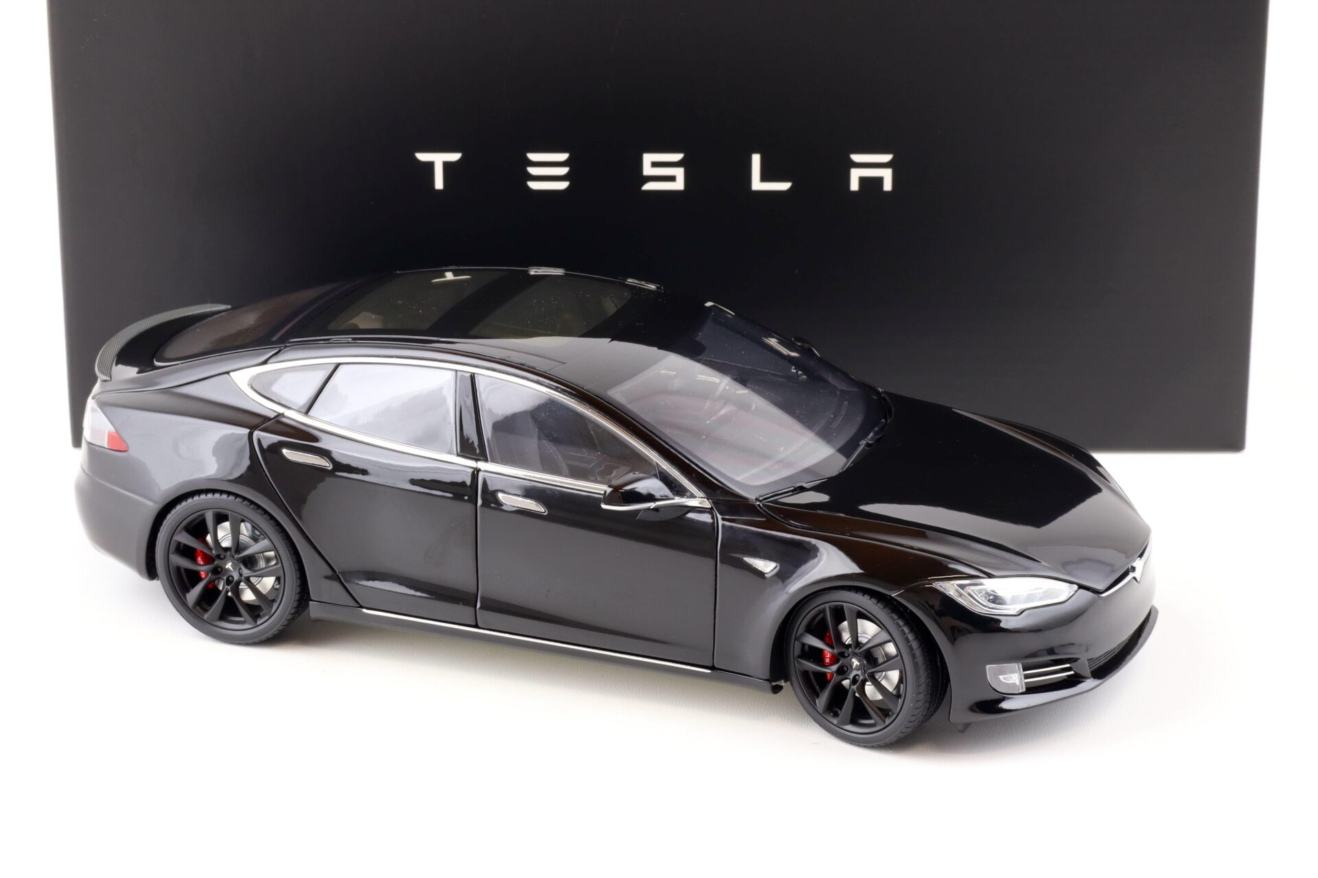 1:18 Original Tesla Model S P100D black Diecast DEALER VERSION