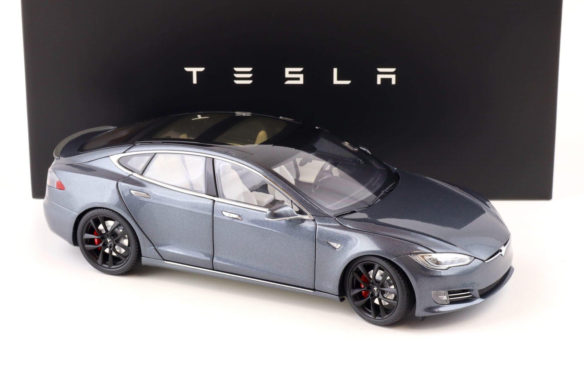 1:18 Original Tesla Model S P100D Midnight silver metallic Diecast DEALER VERSION