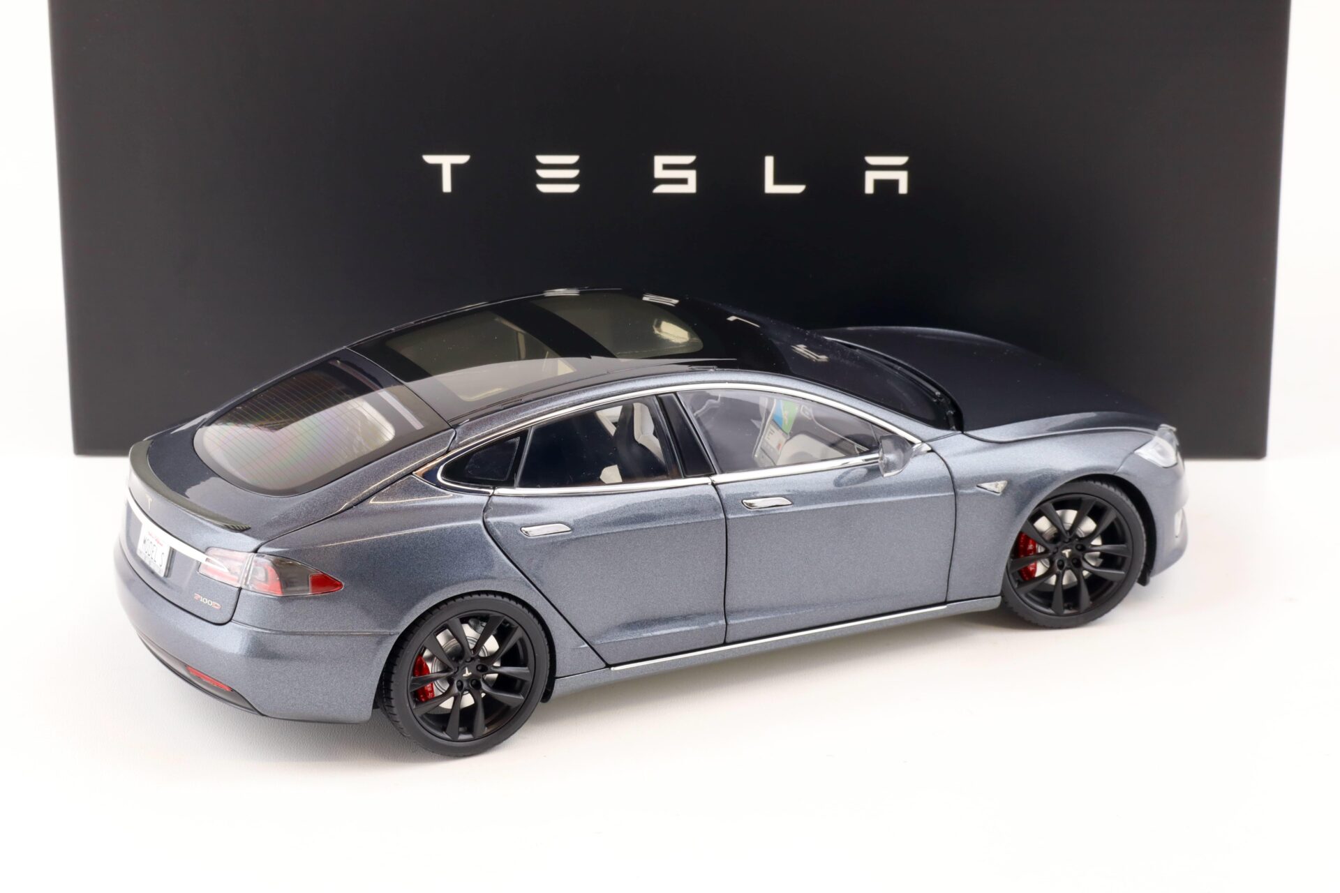 1:18 Original Tesla Model S P100D Midnight silver metallic Diecast DEALER VERSION