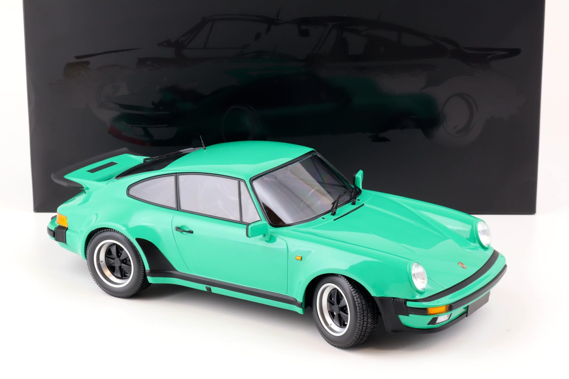 1:12 Minichamps Porsche 911 (930) Turbo Coupe 1977 mint green
