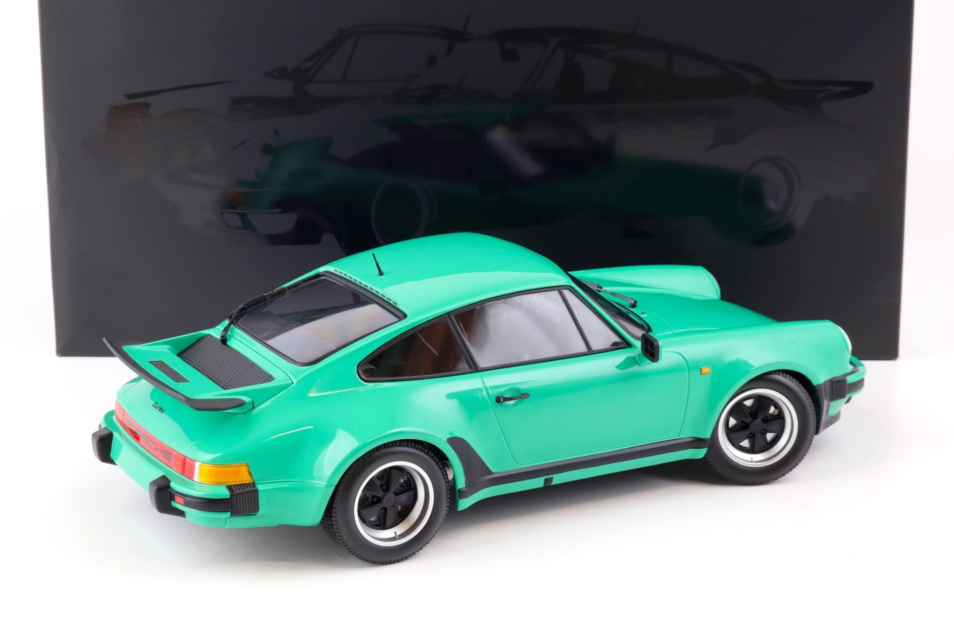 1:12 Minichamps Porsche 911 (930) Turbo Coupe 1977 mint green