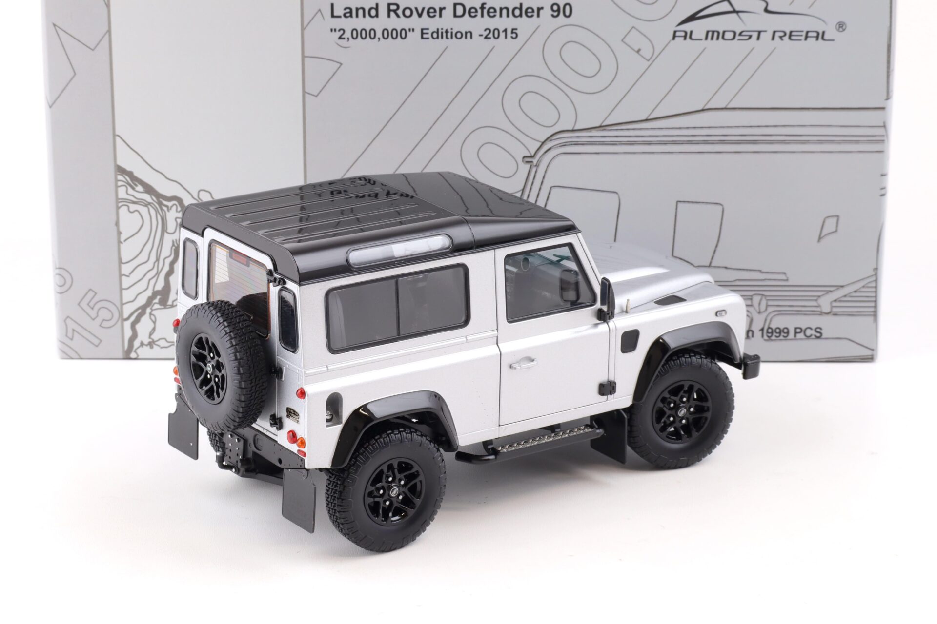 1:18 Almost Real Land Rover Defender 90 "2.000.000 Edition 2015" silver metallic